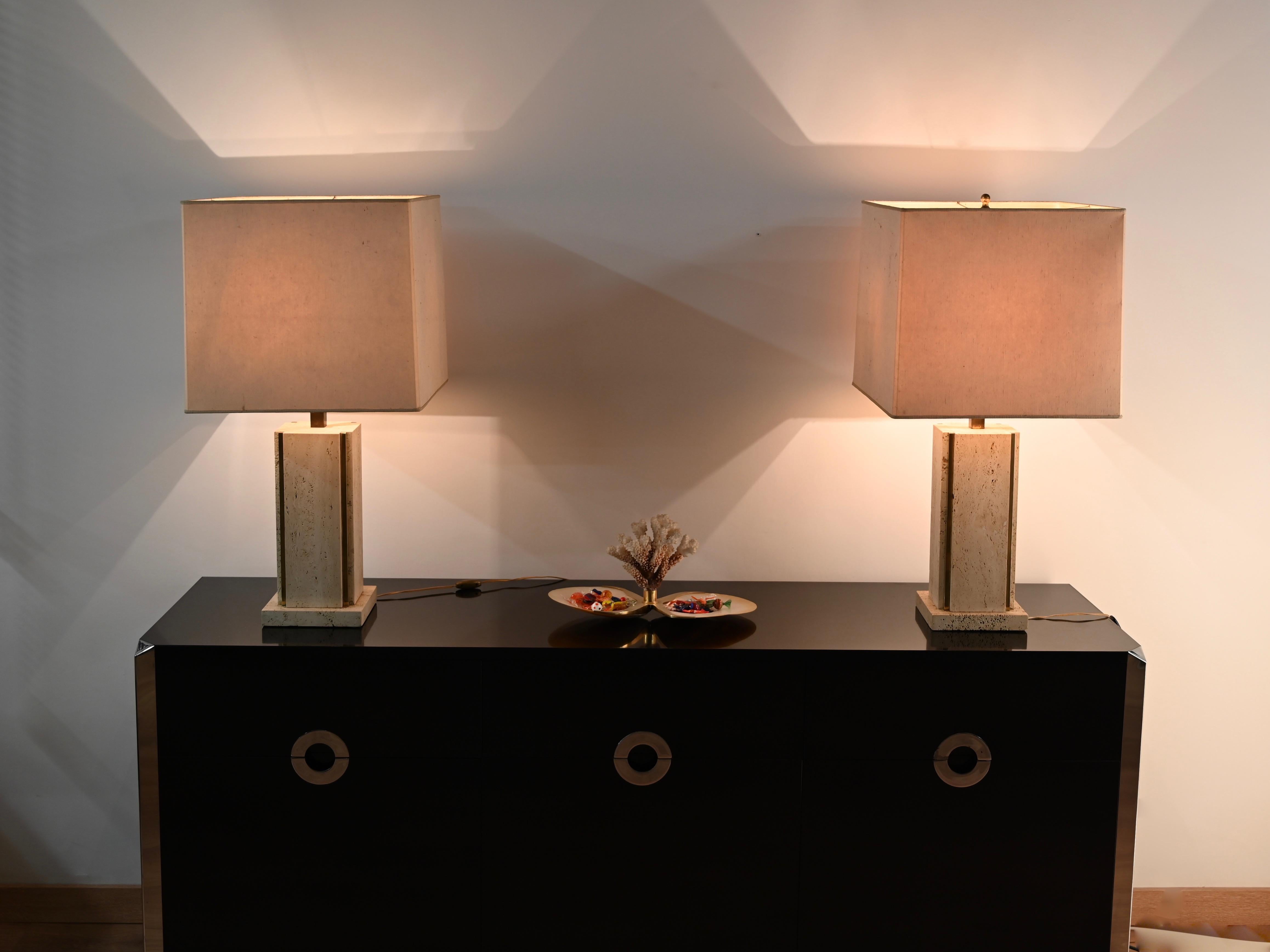 Willy Rizzo Paire de lampes de table italiennes en travertin et laiton, années 1970 en vente 3
