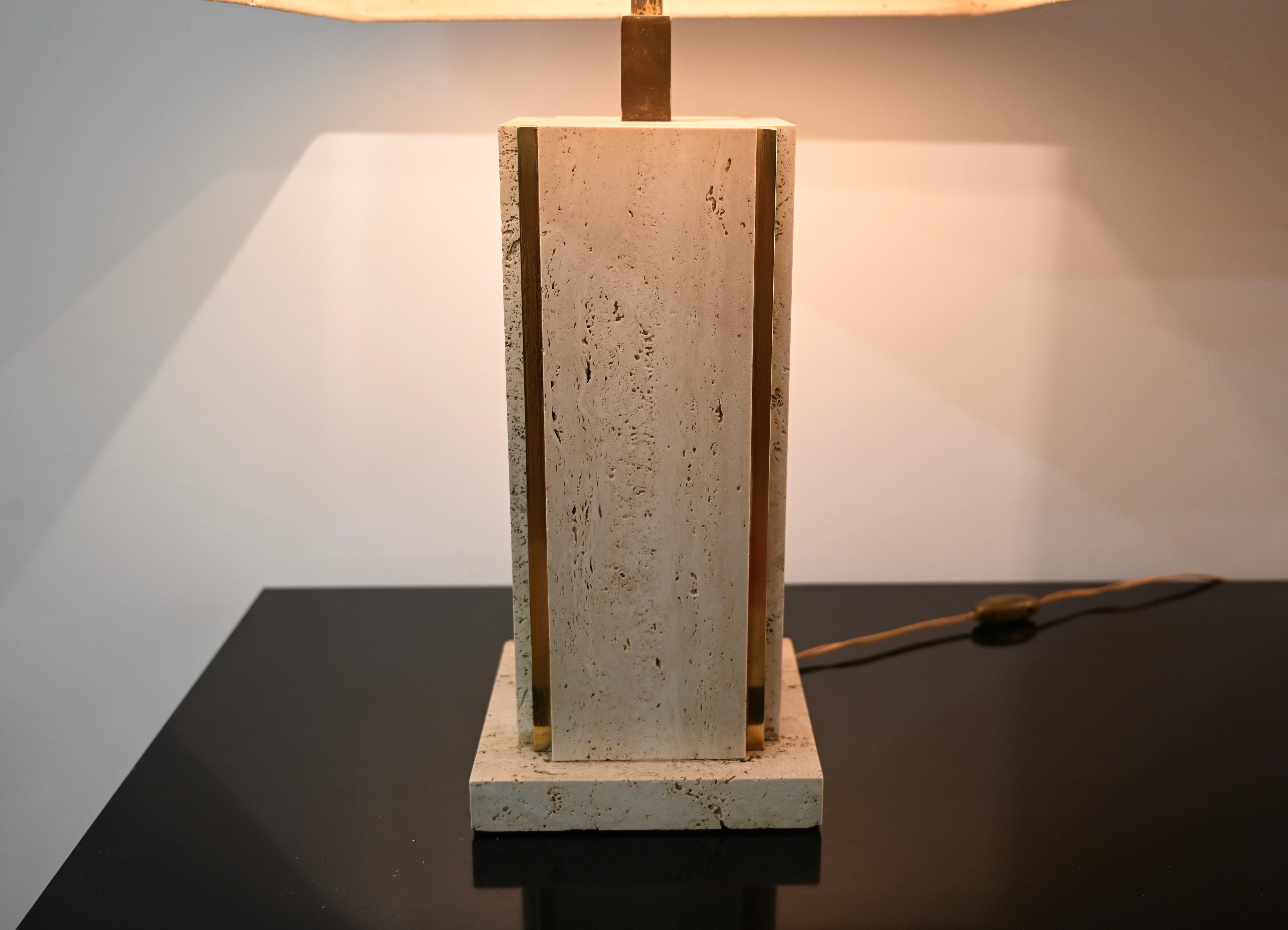 Willy Rizzo Paire de lampes de table italiennes en travertin et laiton, années 1970 en vente 7