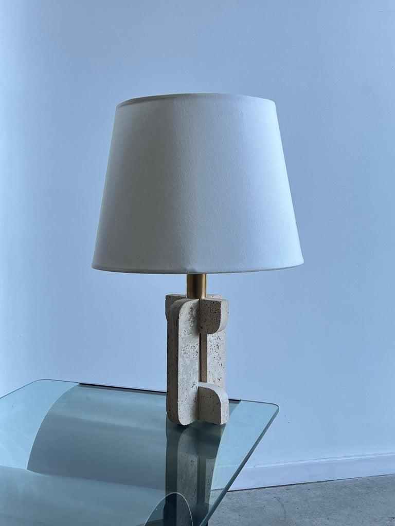 Pair of Italian Travertine Base and Brass Table Lamp by Fratelli Mannelli In Good Condition For Sale In Byron Bay, NSW