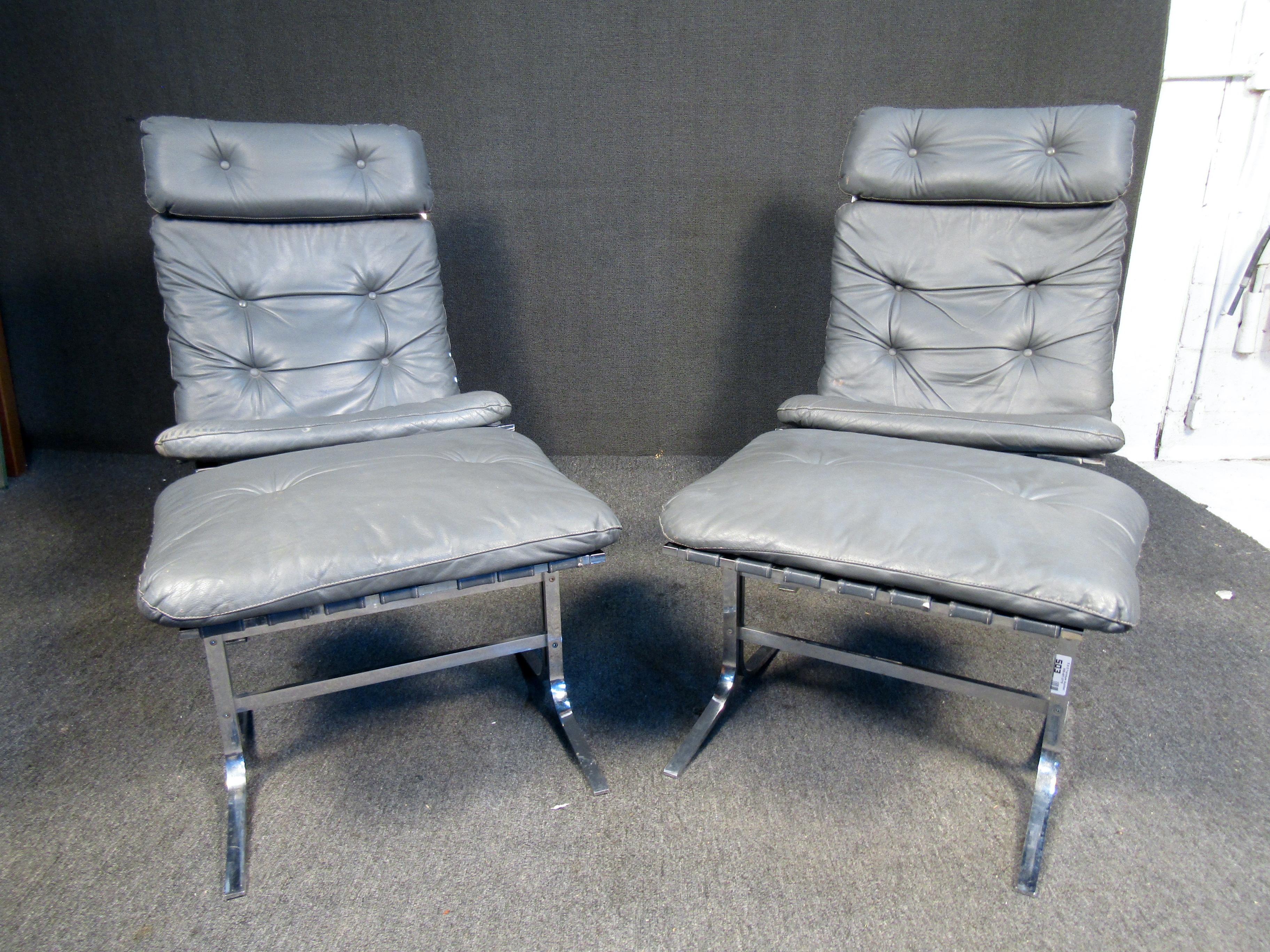 Mid-Century Modern Pair of Italian Tufted Chrome & Leather Lounge Chairs with Ottomans For Sale