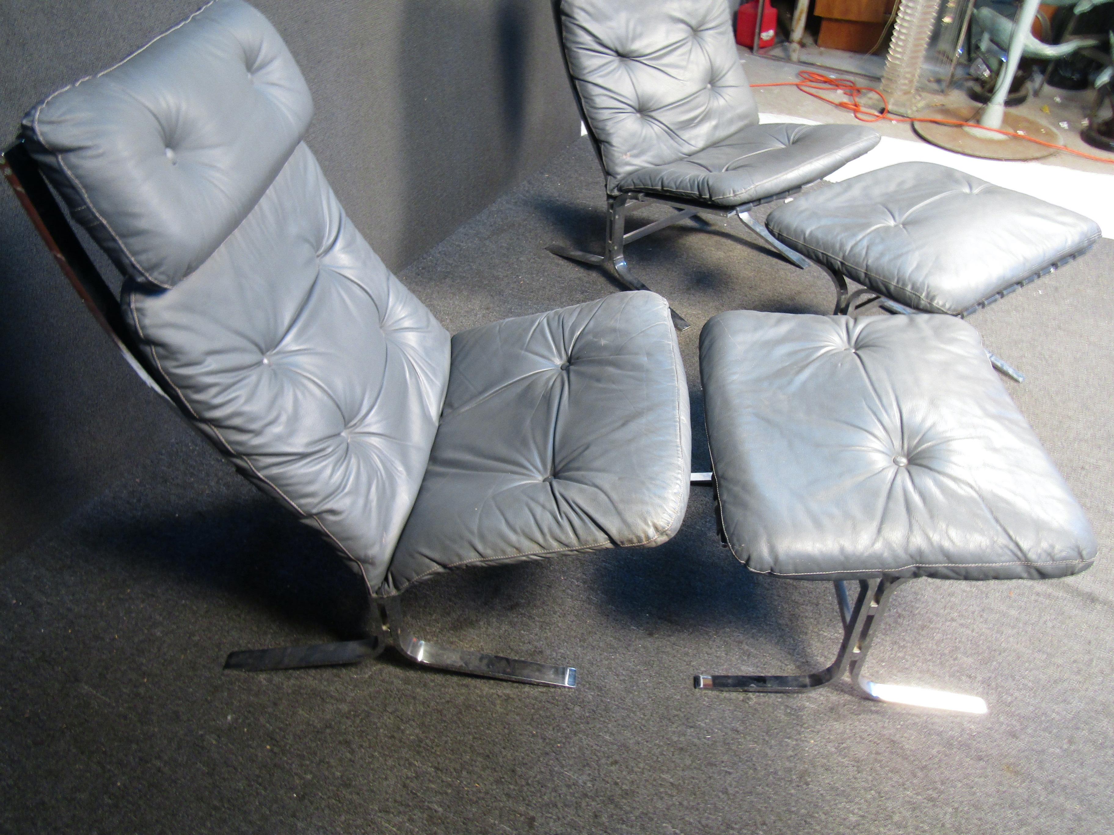 Metal Pair of Italian Tufted Chrome & Leather Lounge Chairs with Ottomans For Sale