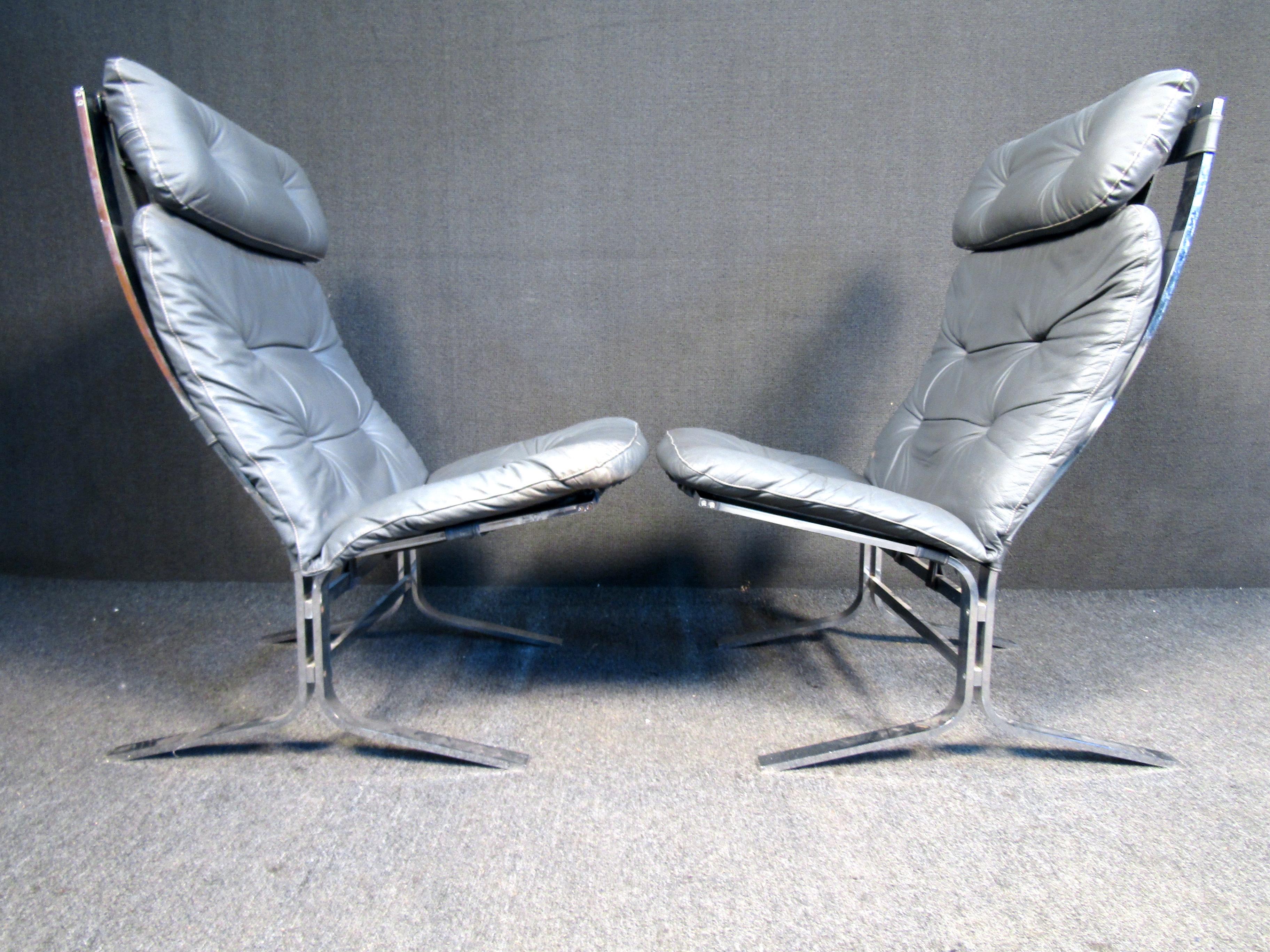 Pair of Italian Tufted Chrome & Leather Lounge Chairs with Ottomans For Sale 2