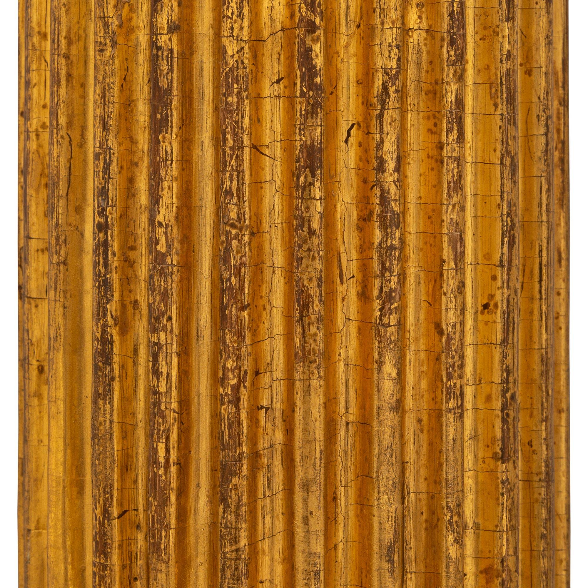 Bois doré Paire de colonnes corinthiennes néoclassiques italiennes du début du siècle en bois de St. en vente