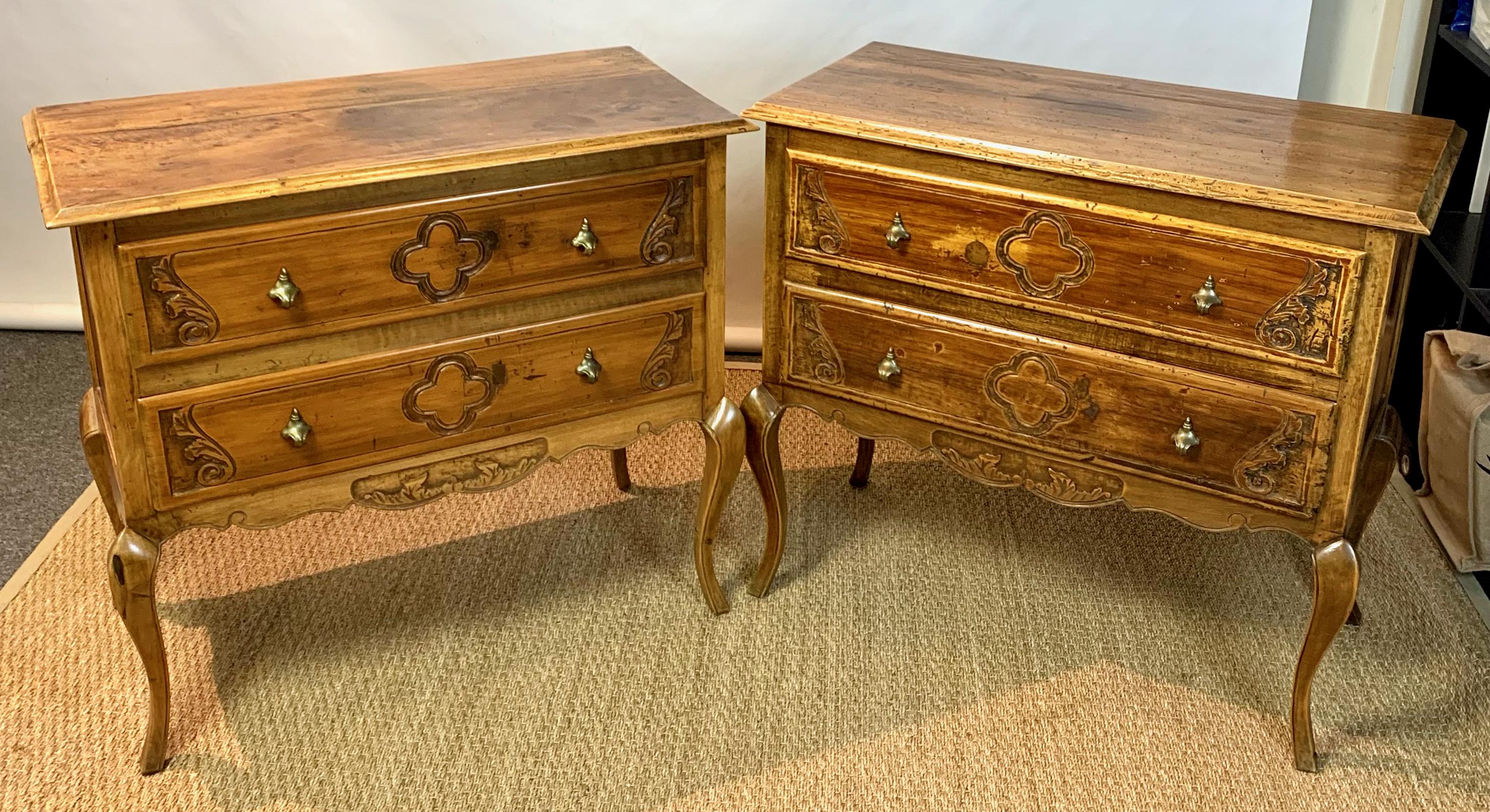 Pair of Italian Two-Drawer Chests or Bedside Tables In Good Condition In Kilmarnock, VA