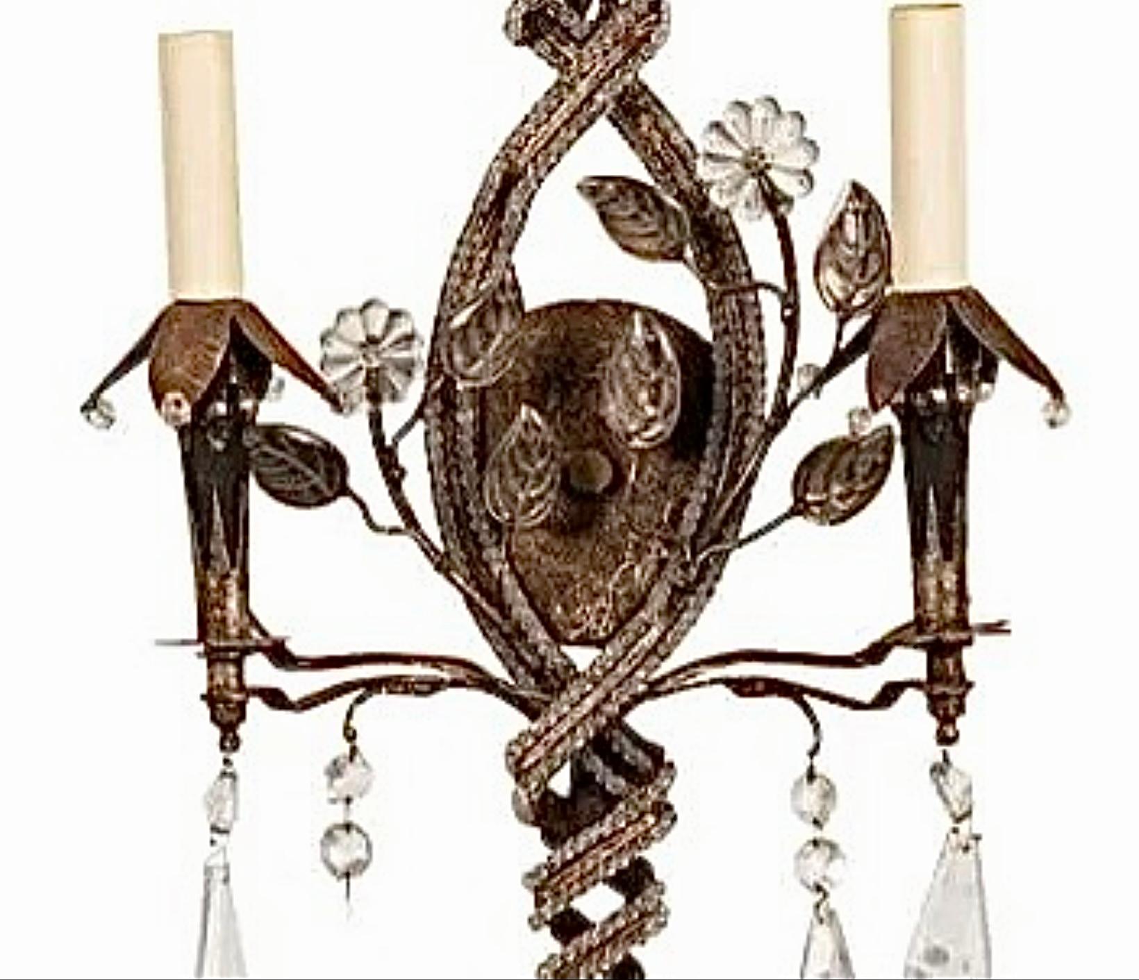 Paire d'appliques italiennes à deux lumières perlées et argentées en verre taillé Bon état - En vente à Bradenton, FL