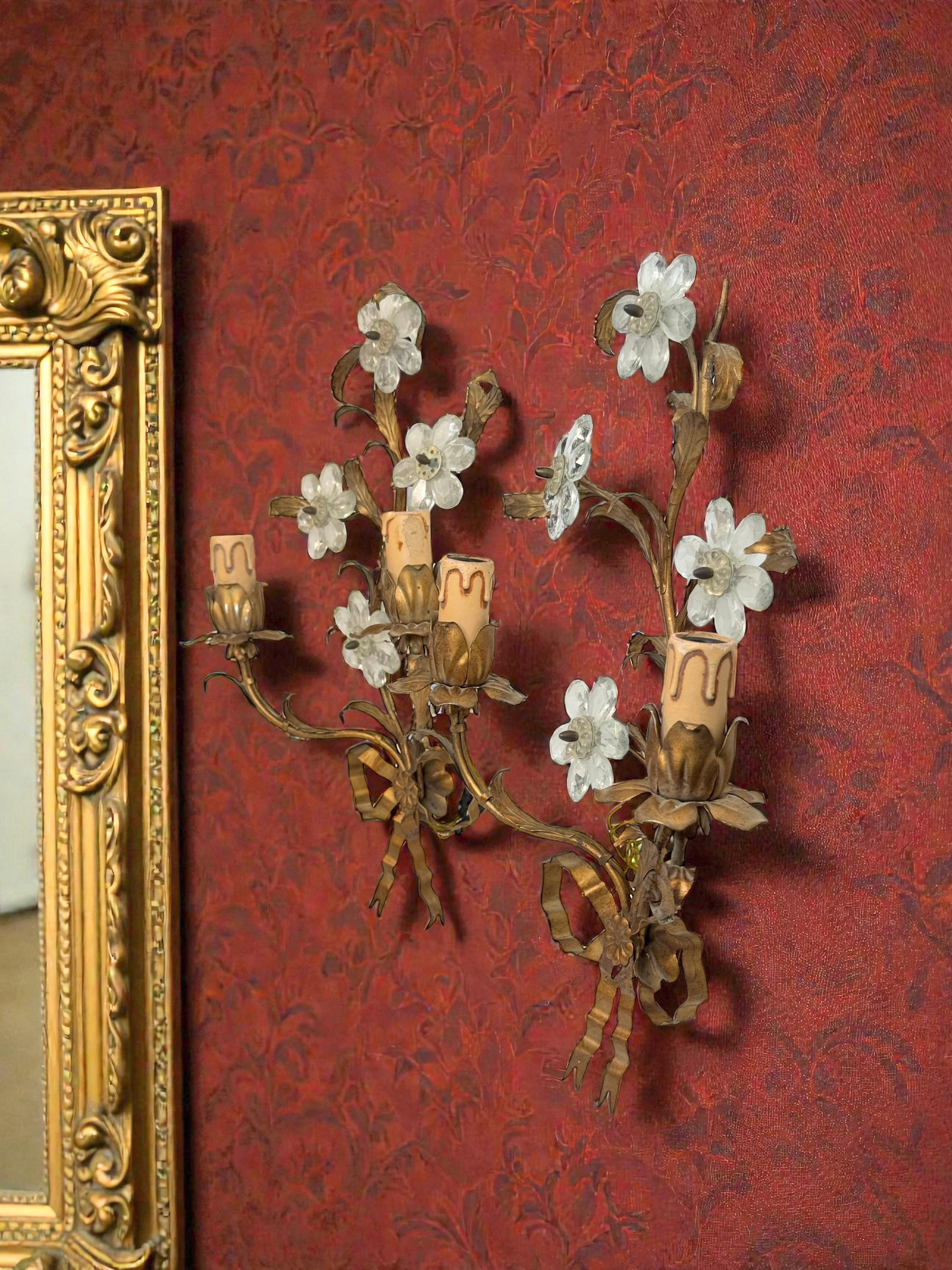Coppia di applique a due luci dorate e con fiori di cristallo Banci Firence anni '50 in vendita 8