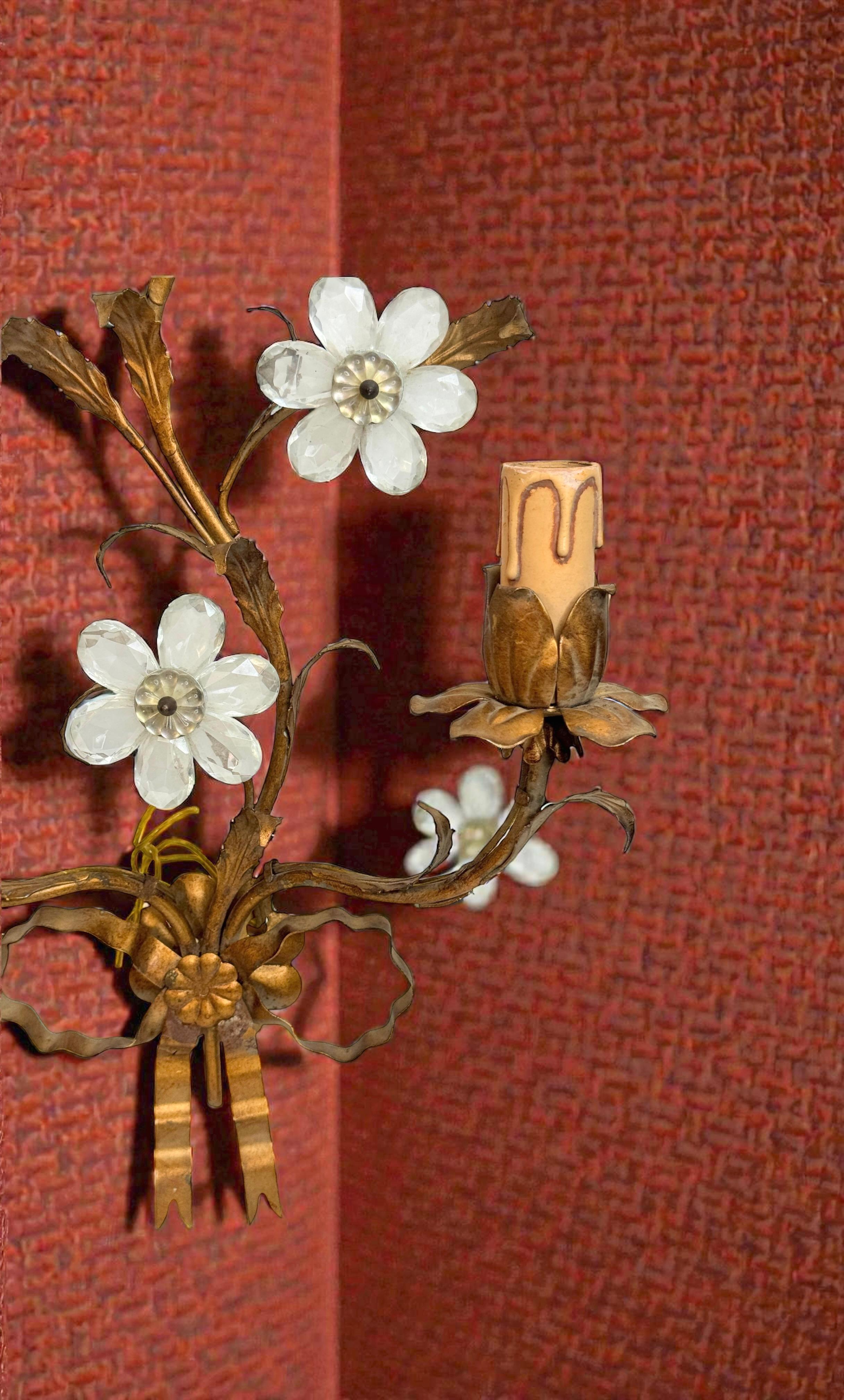 Coppia di applique a due luci dorate e con fiori di cristallo Banci Firence anni '50 in vendita 10
