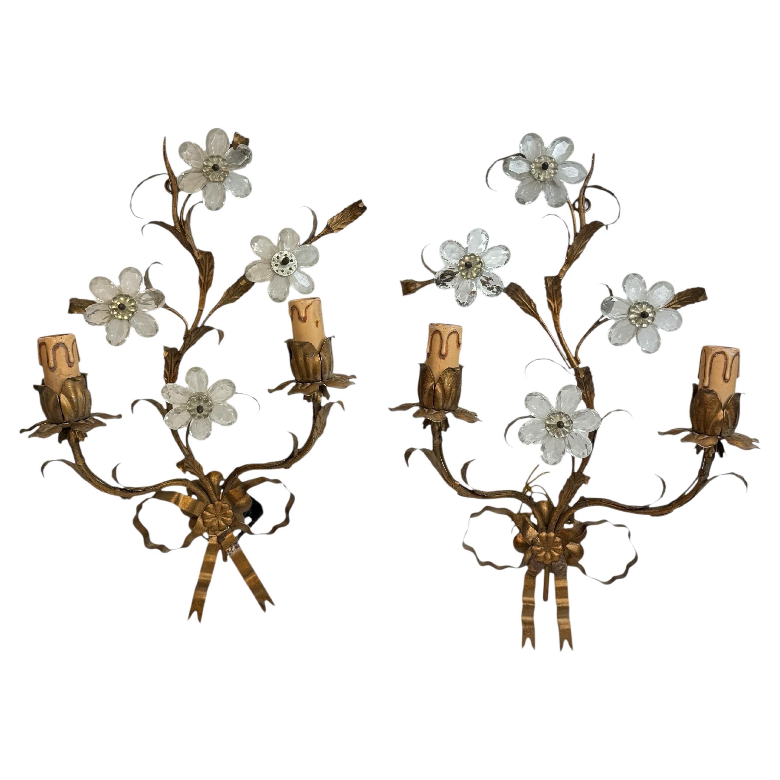 Pareja de Apliques Italianos de Dos Luces Flores Doradas y Cristal Banci Firence Años 50