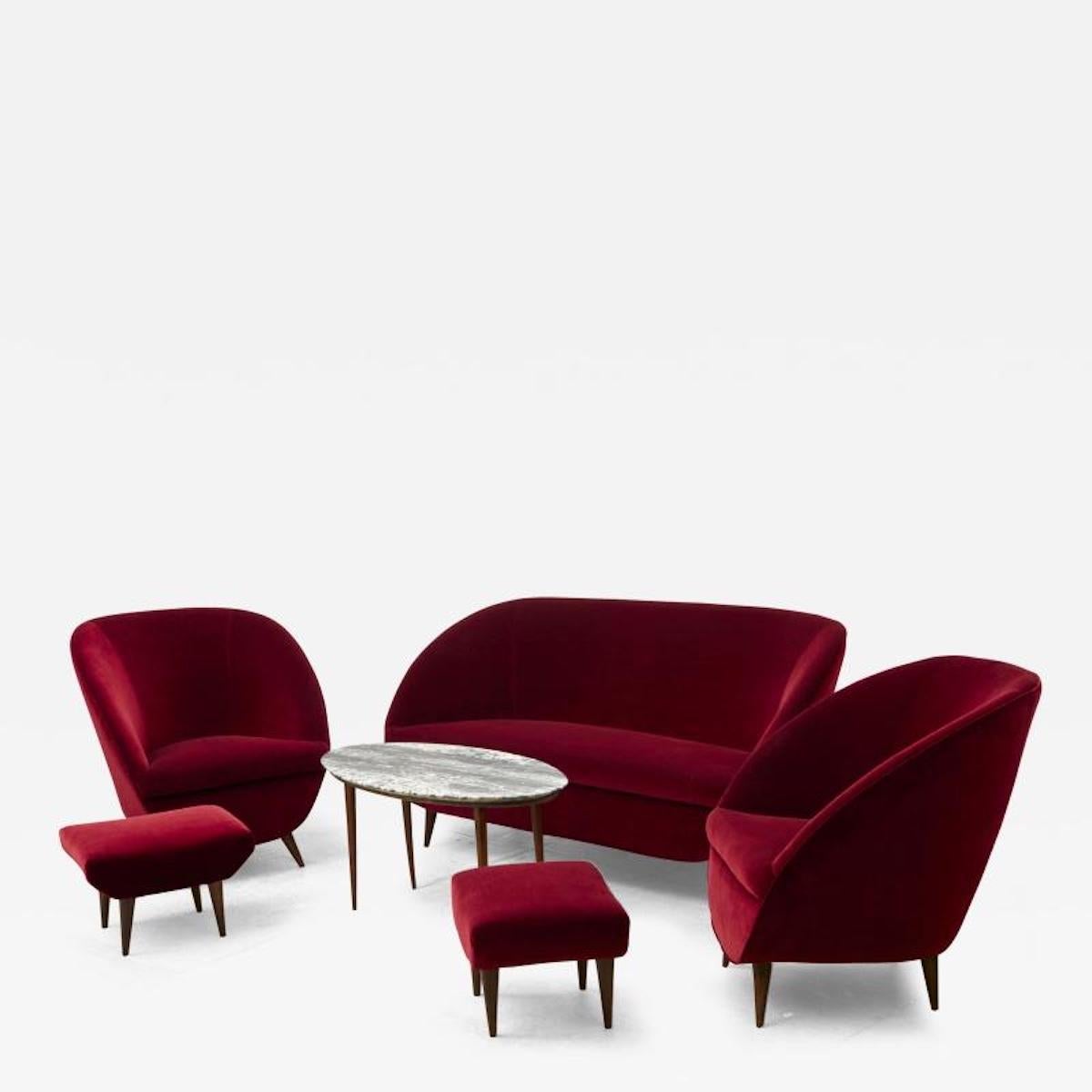 Paire de  Chaises et poufs tapissés italiens Excellent état - En vente à New York, NY