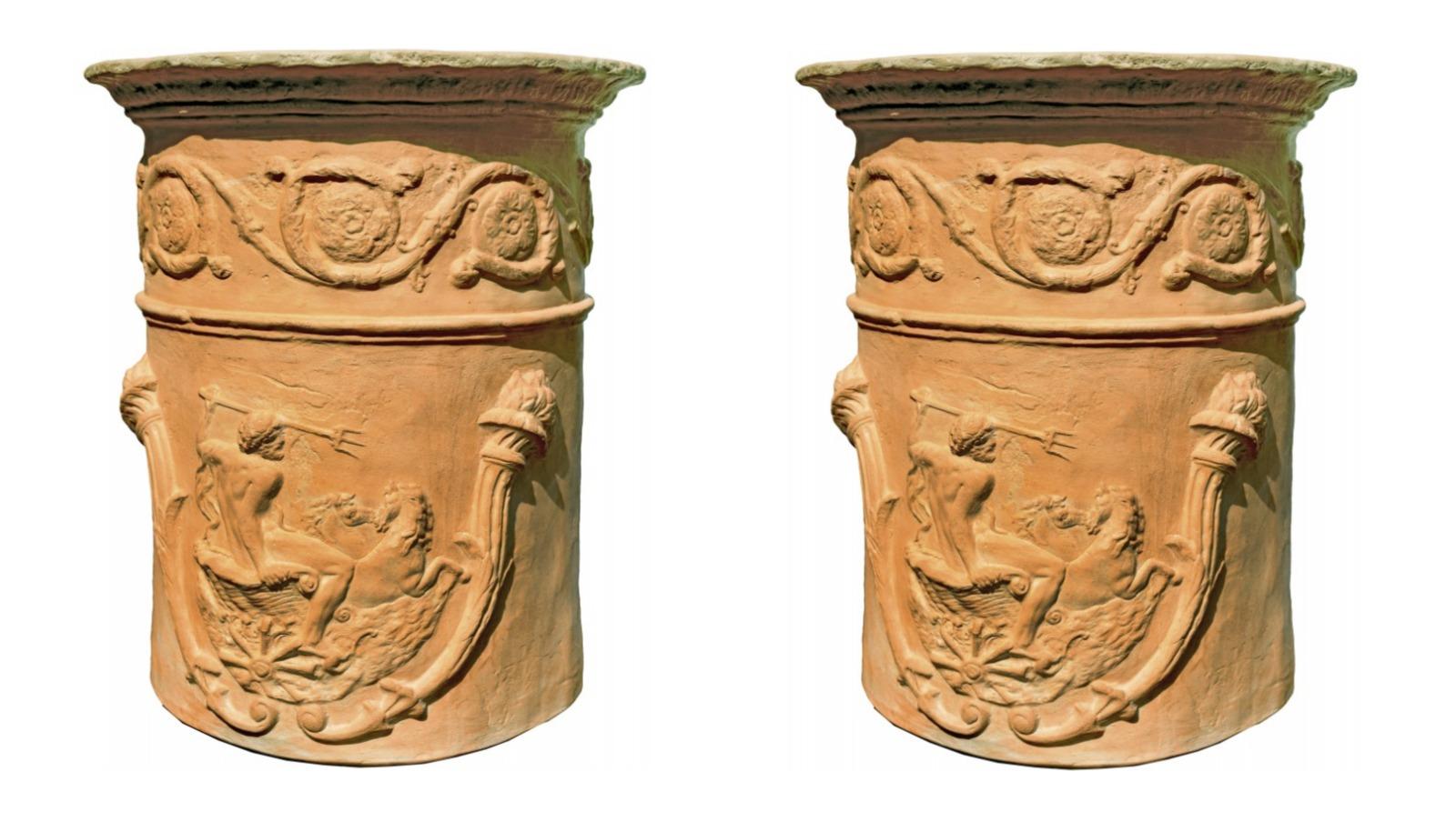 pair of Italian vase of neptune ø65cm - cylindrical early 20th century

Copy of a roman vase from the 2nd century AD
Copy of a cylindrical vase from the Roman period (Trajanic period), LARGE MODEL.
Light terracotta
Decorated above with double