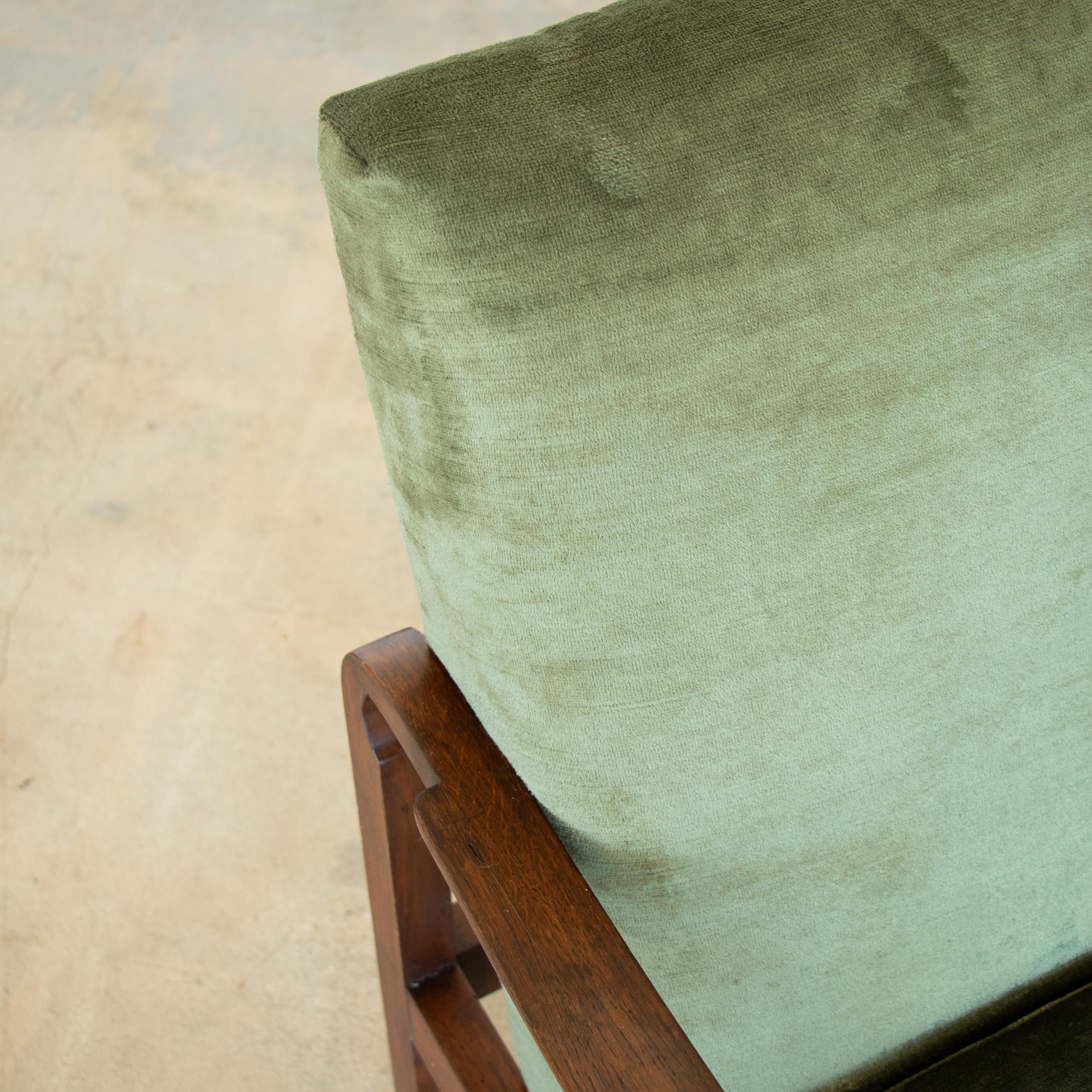 Pareja de sillones italianos de terciopelo y madera 4