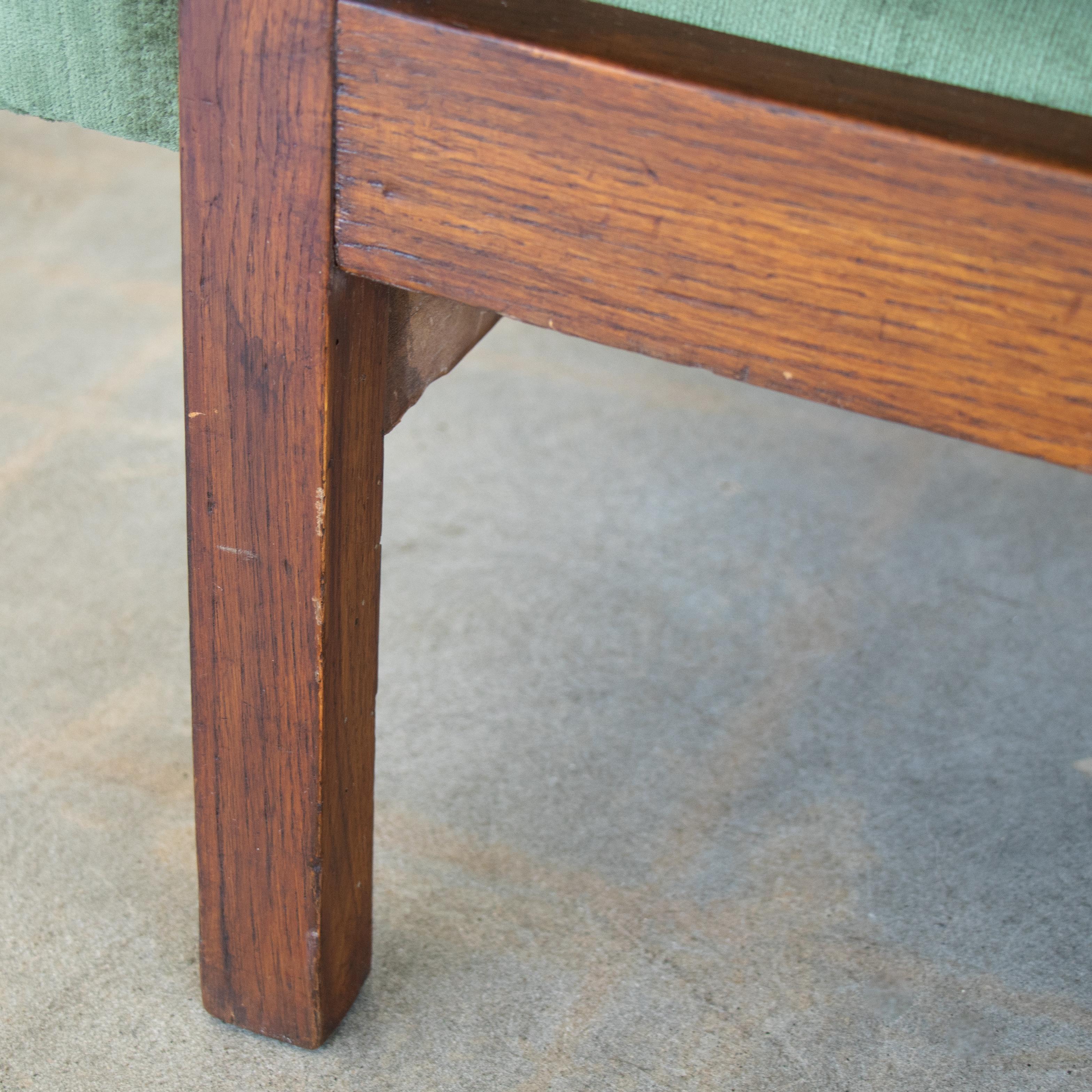 Pareja de sillones italianos de terciopelo y madera 10