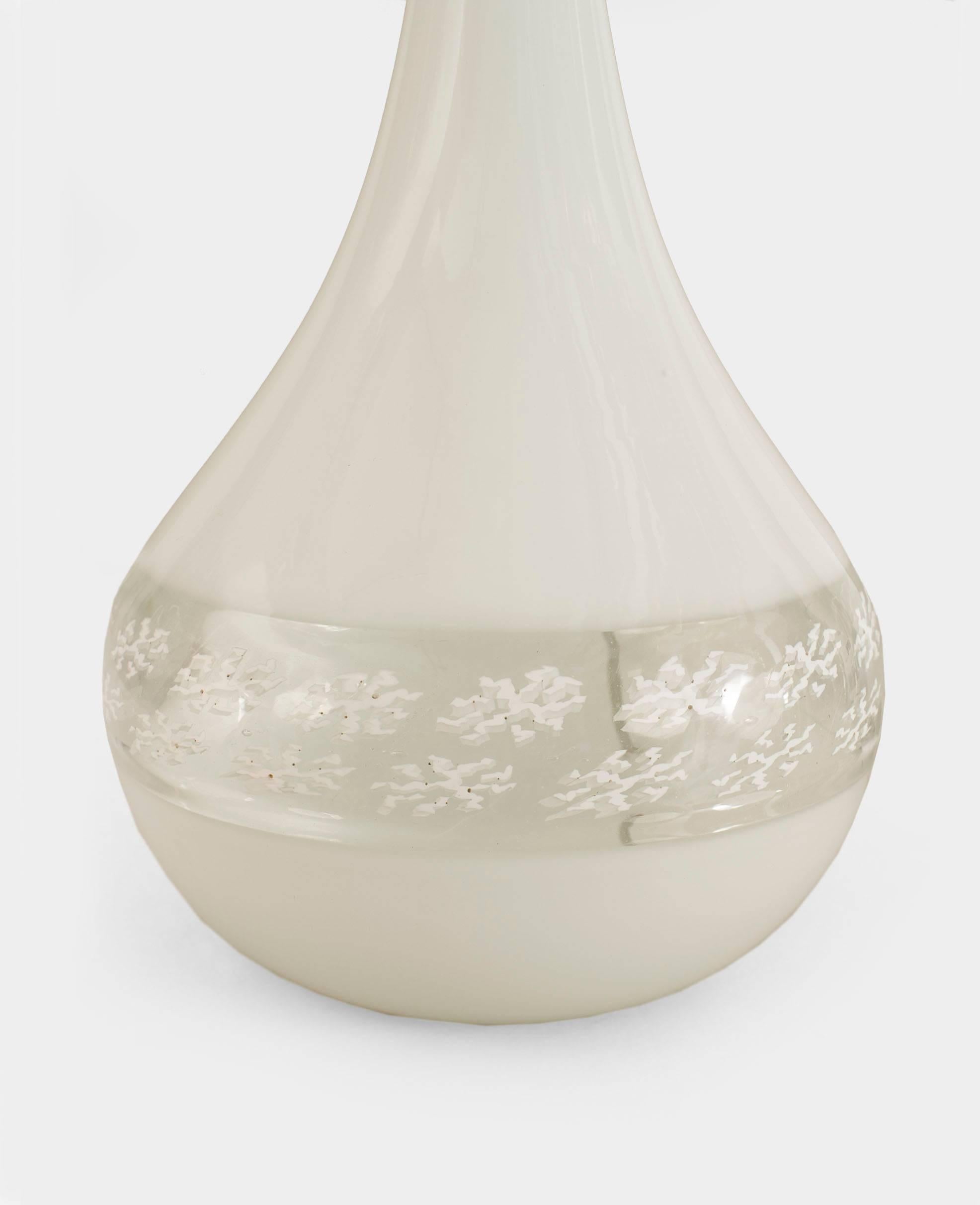 Paar italienische Murano-Tischlampen aus weißem Glas im Zustand „Gut“ im Angebot in New York, NY