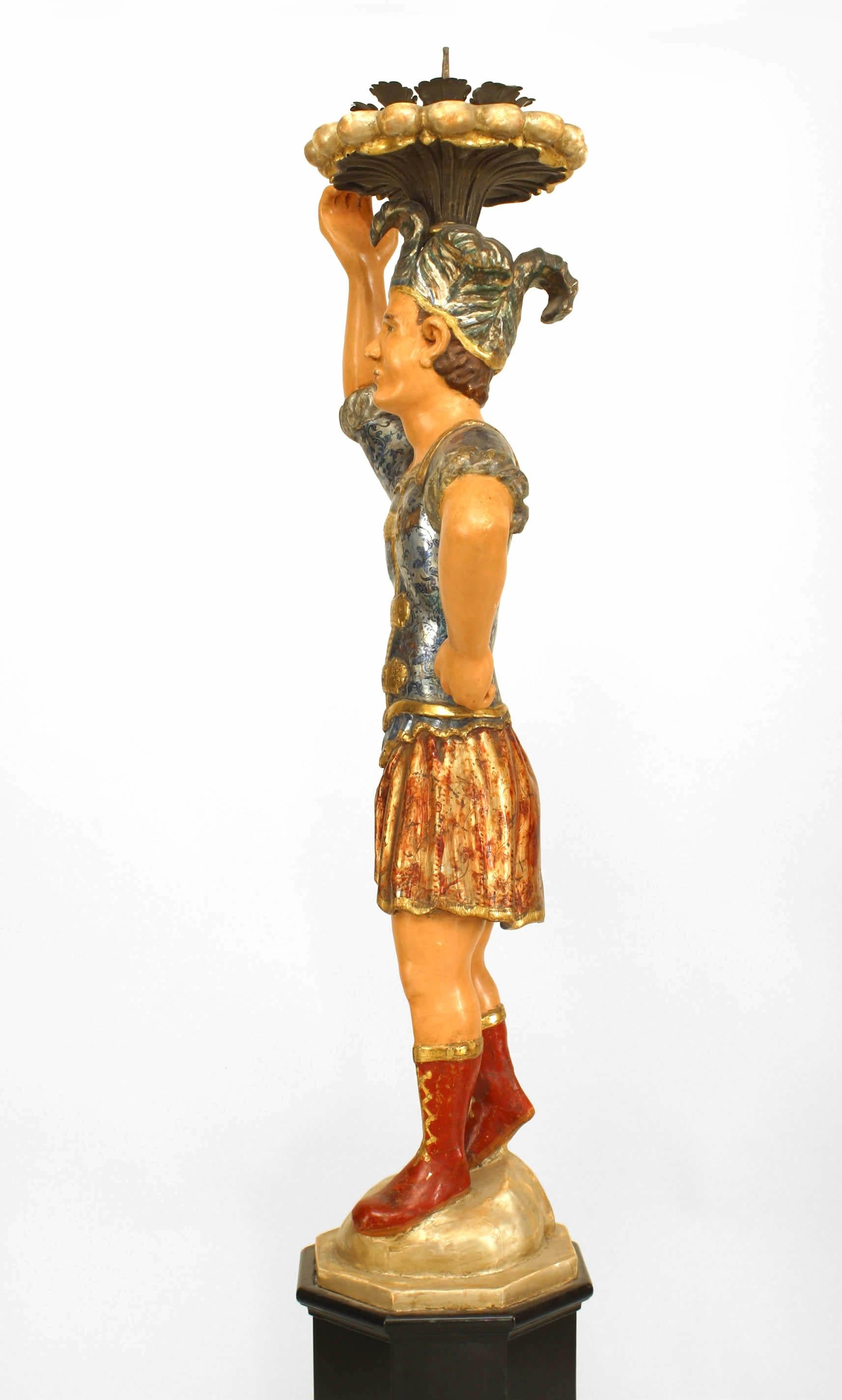 Paire de figures vénitiennes italiennes polychromées Bon état - En vente à Queens, NY