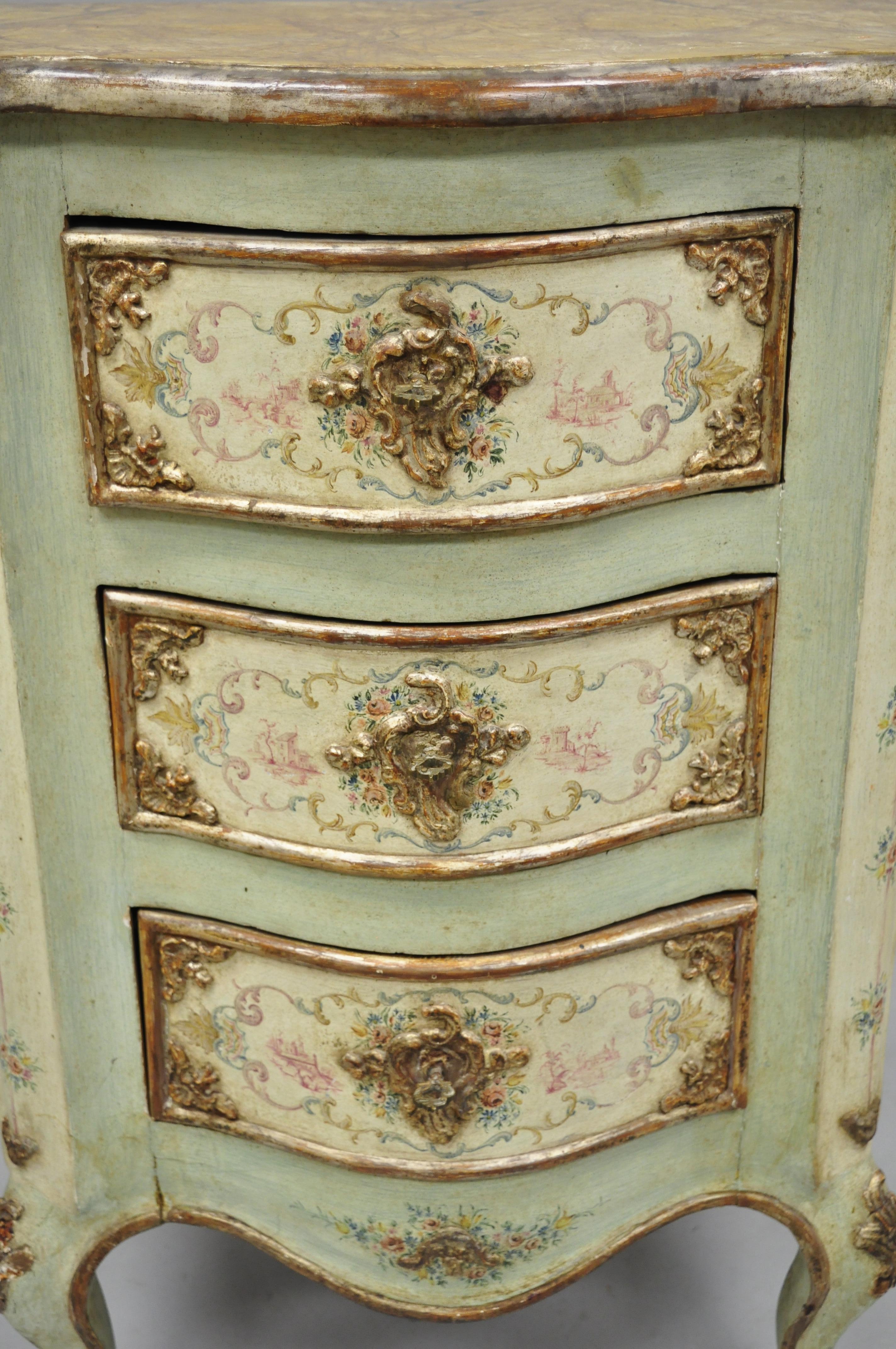 Pair of Italian Venetian Petite 3-Drawer Painted Bombe Commode Nightstands In Good Condition In Philadelphia, PA