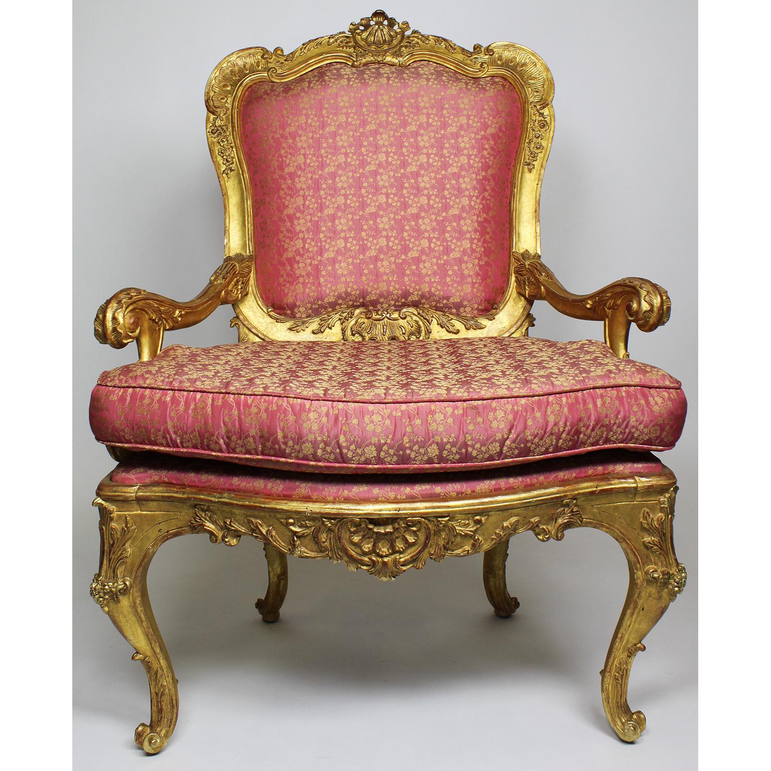 Pair of Italian Venetian Rococo Revival Style Giltwood Carved Throne Armchairs In Good Condition For Sale In Los Angeles, CA