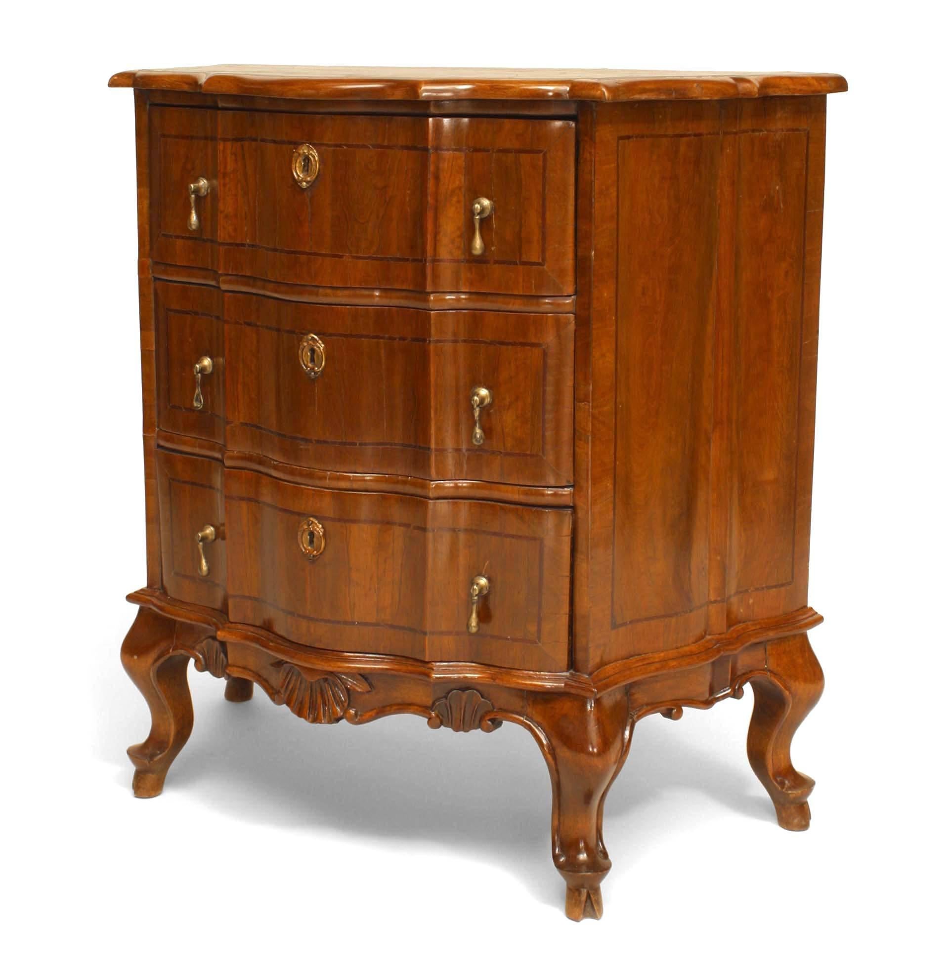 Pair of Italian Venetian Walnut Bombe Shaped Bedside Commodes In Good Condition For Sale In Queens, NY