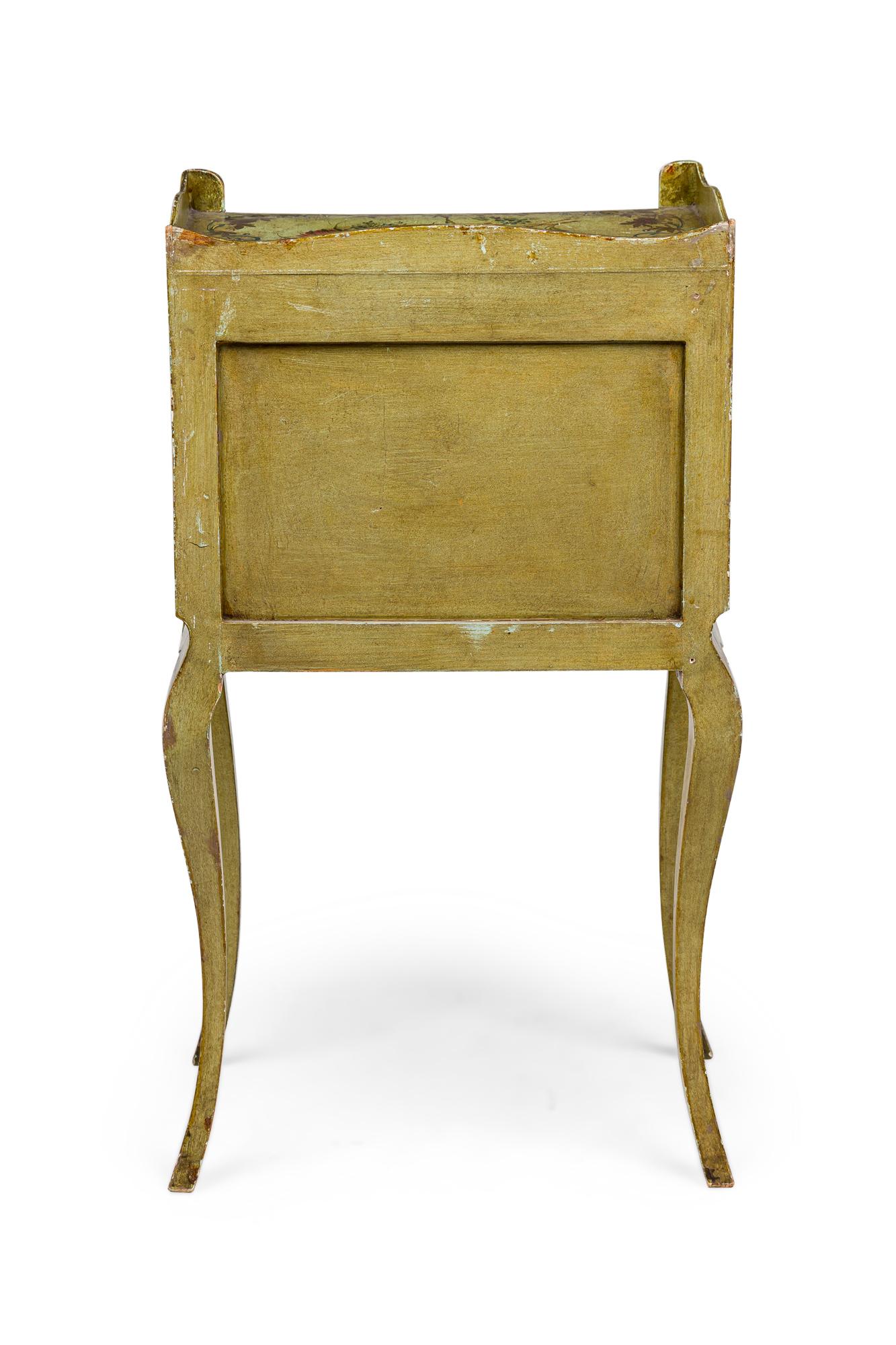 Pareja de mesillas de noche italianas de estilo veneciano siglo XIX en venta