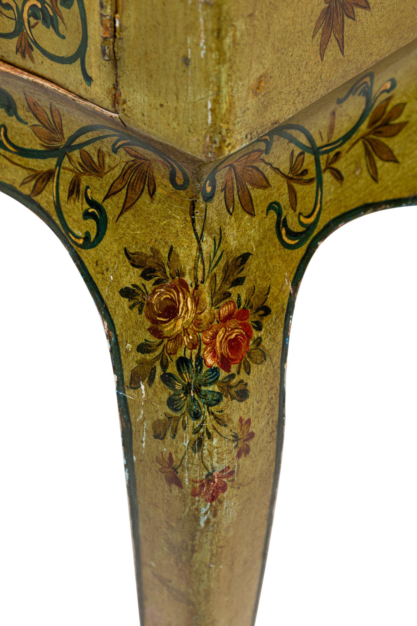 Pareja de mesillas de noche italianas de estilo veneciano en venta 8