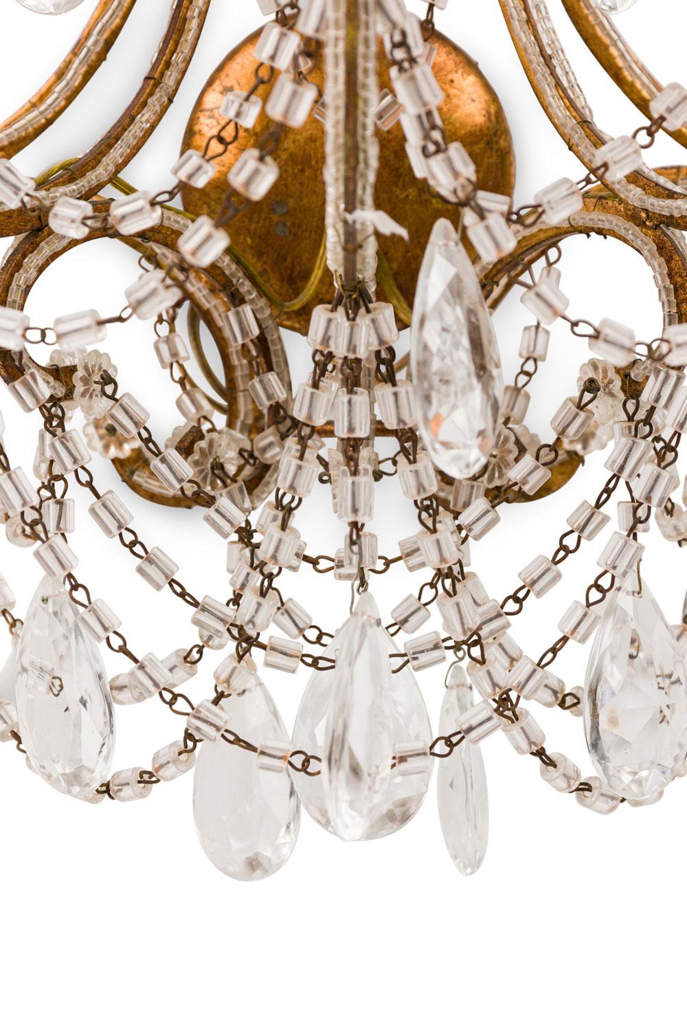Pair of Italian Venetian Style Crystal and Metal Scroll Arm Sconces Con cuentas en venta