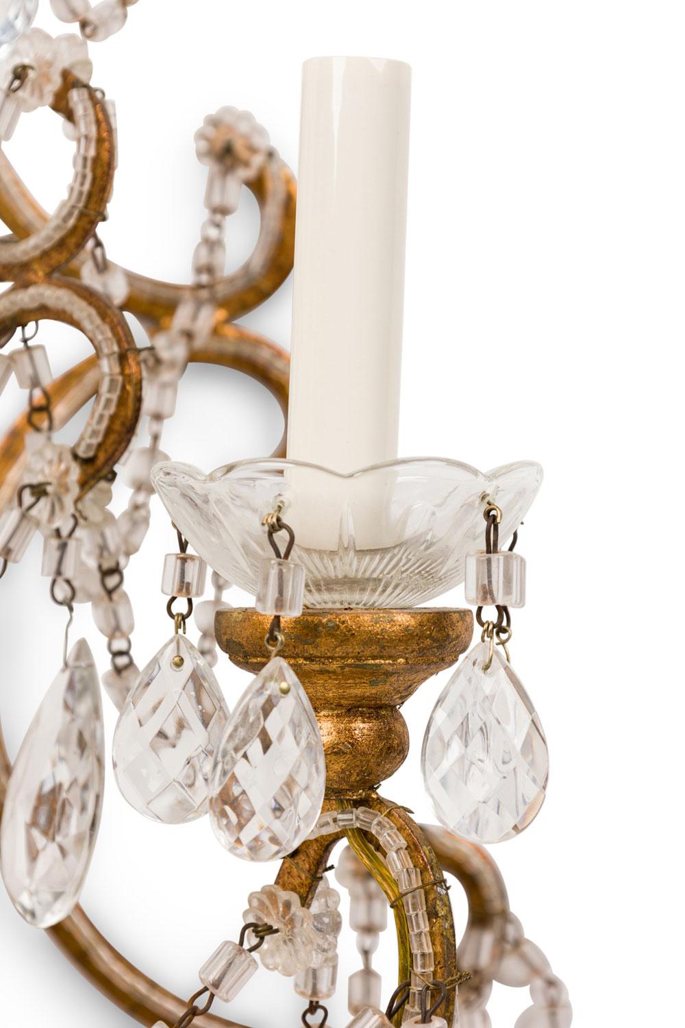 Pair of Italian Venetian Style Crystal and Metal Scroll Arm Sconces en Bueno estado para la venta en Queens, NY