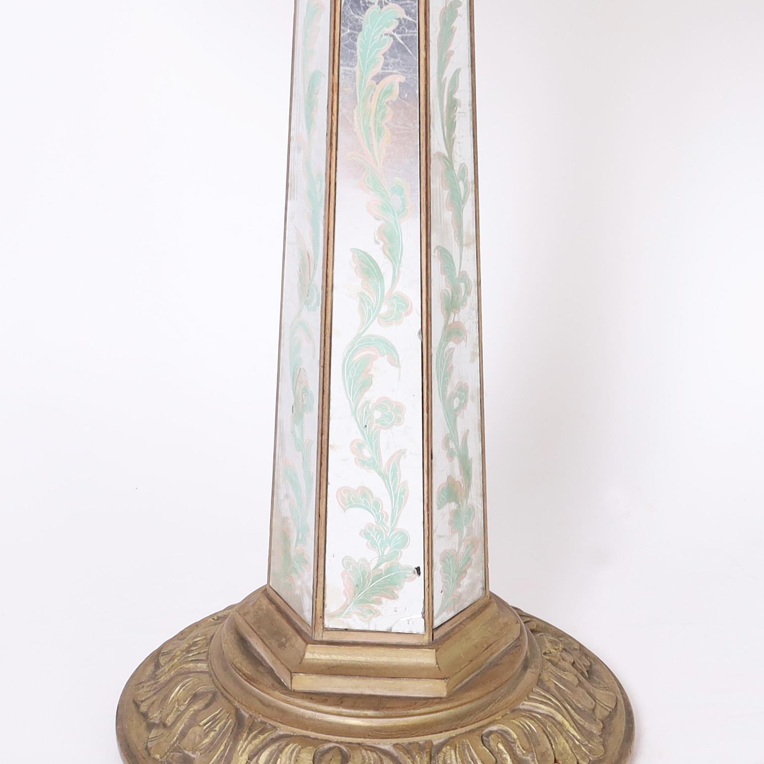 Pareja de pedestales o mesas redondas con espejo de estilo veneciano italiano siglo XX en venta
