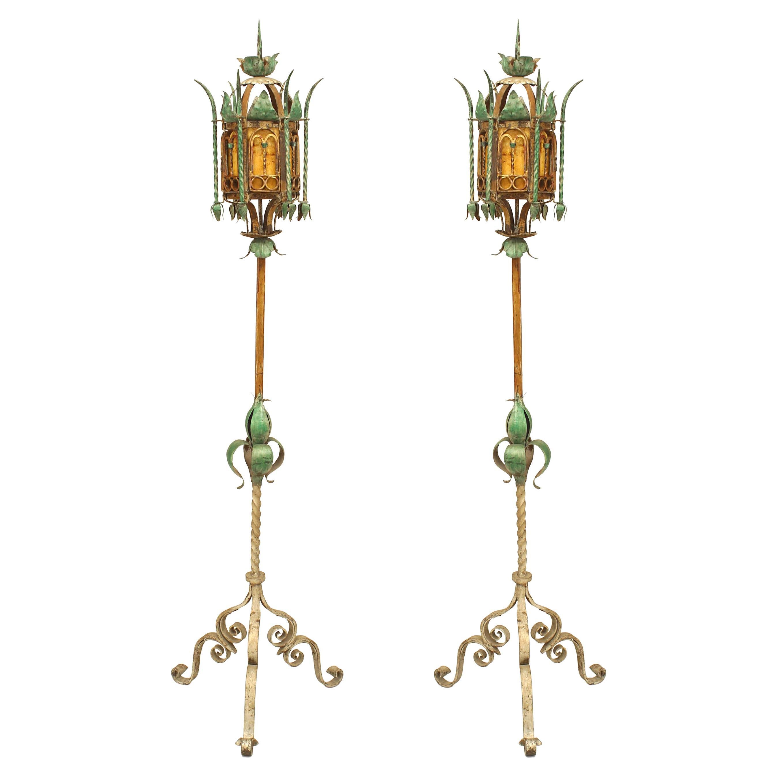 Paar italienische Stehlampen aus patiniertem Eisen im venezianischen Stil