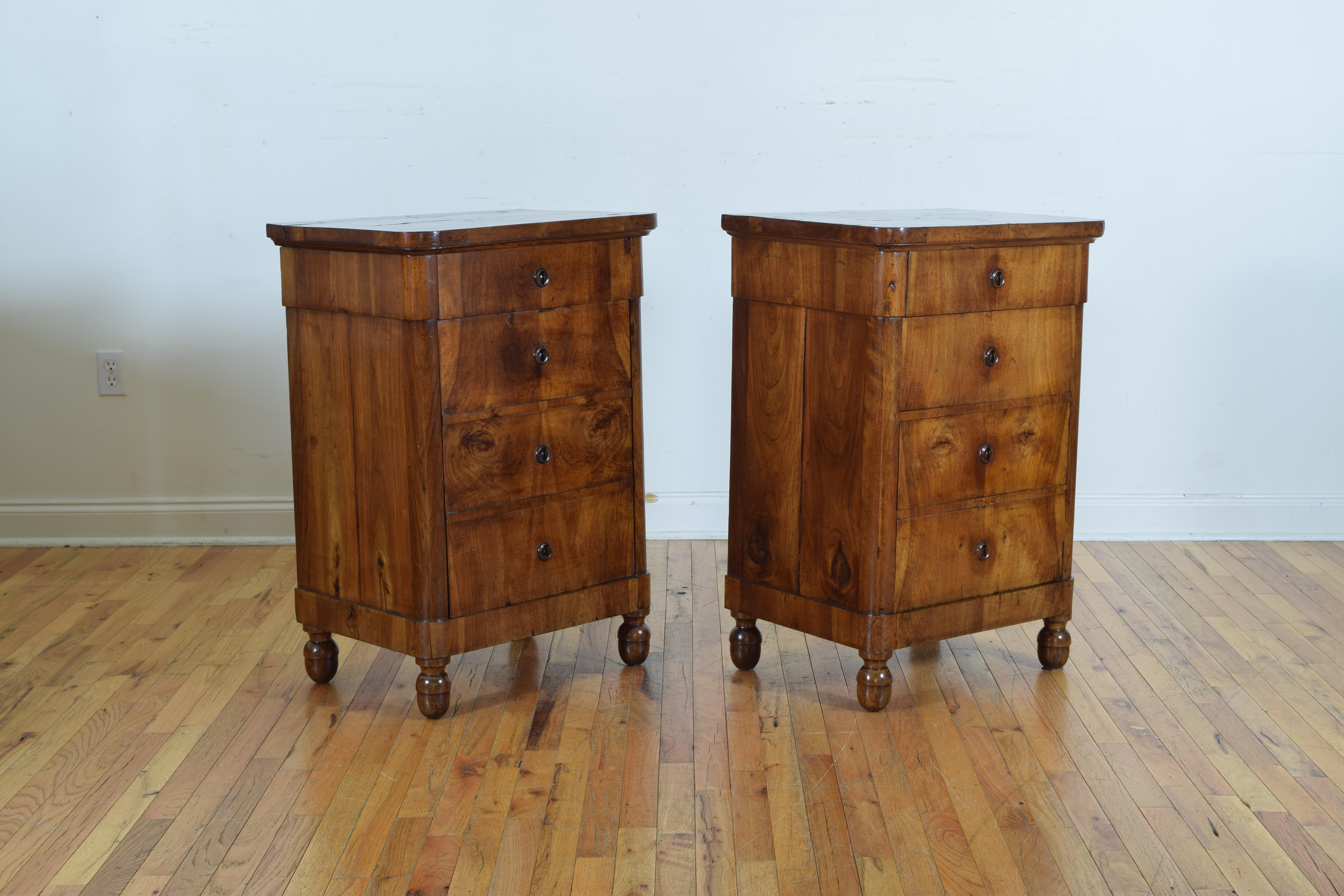 Pair of Italian Veneto Walnut Veneer Bedside Commodes, 2nd quarter 19th Century In Excellent Condition In Atlanta, GA