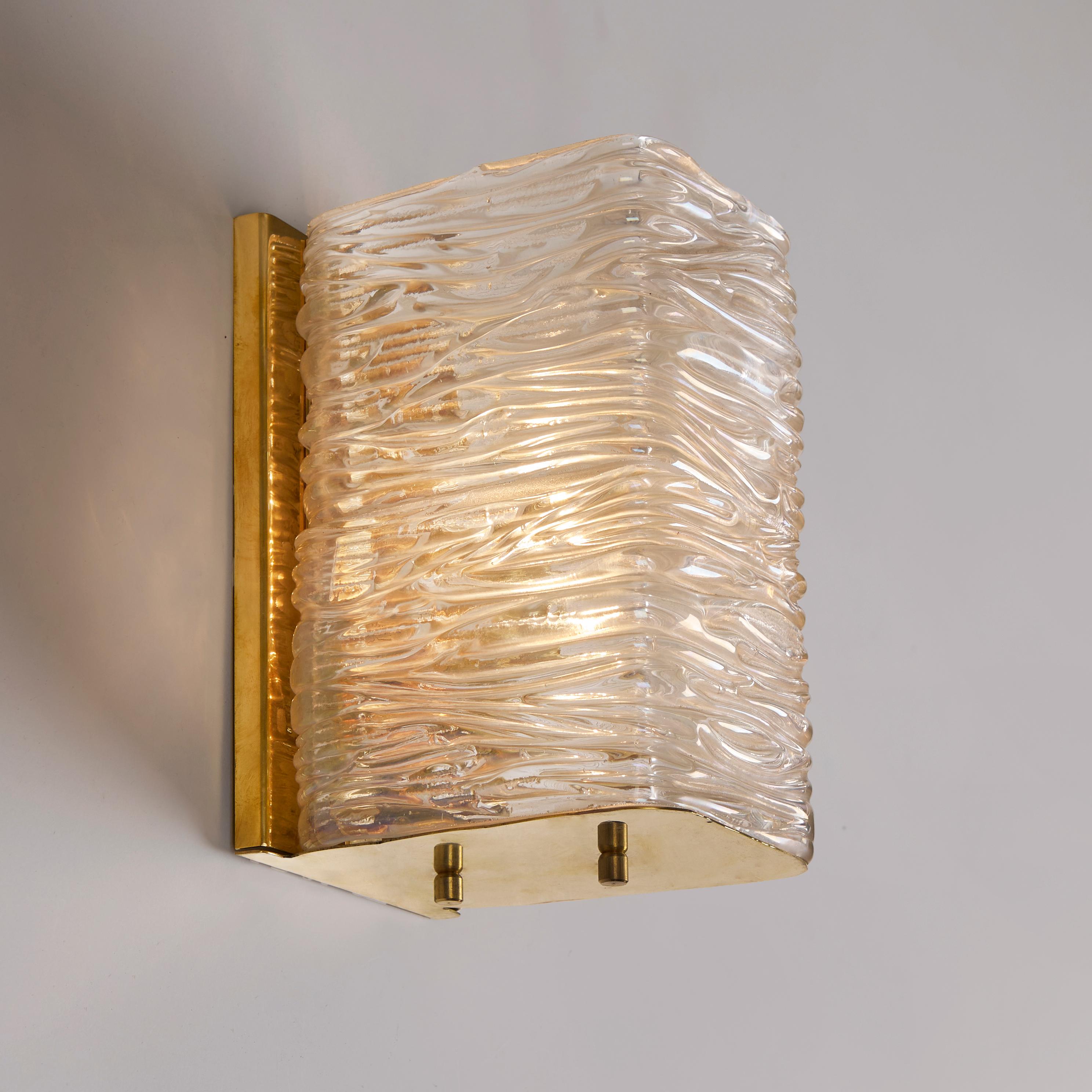 Paar italienische Venini Murano 1950er Jahre Glas und Messing und texturierte Wandleuchten im Zustand „Gut“ im Angebot in London, GB