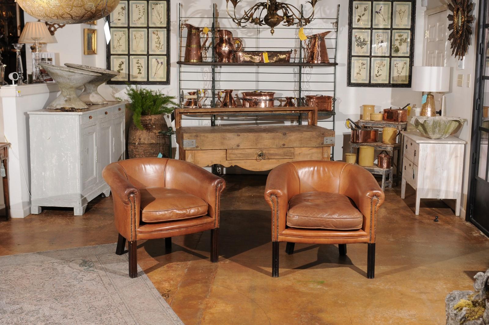 20th Century Pair of Italian Vintage Caramel Leather Club Chairs with Cushion and Nailheads