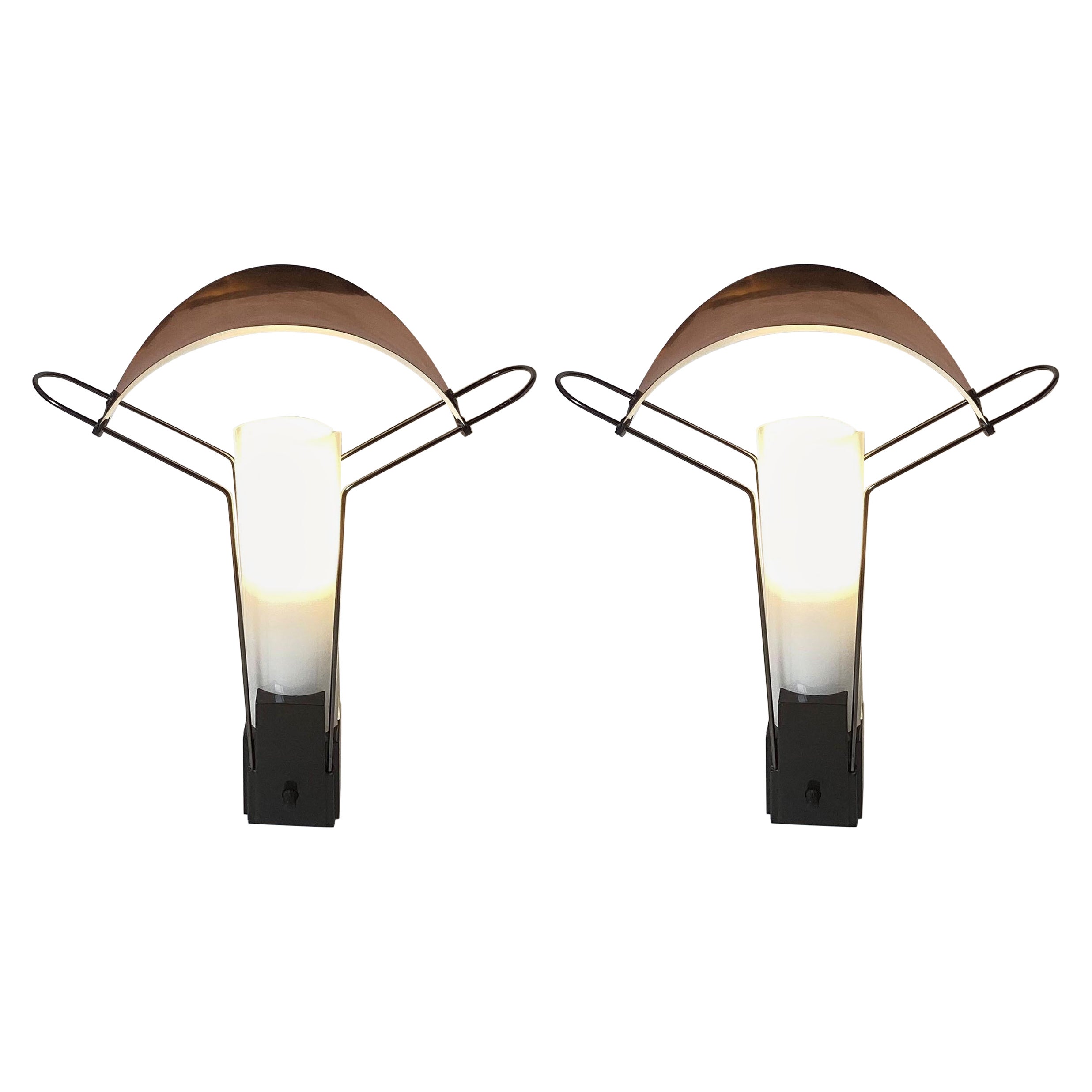 Pair Of Italian Vintage Cooper and Glass Table Lamps By Arteluce Palio en venta