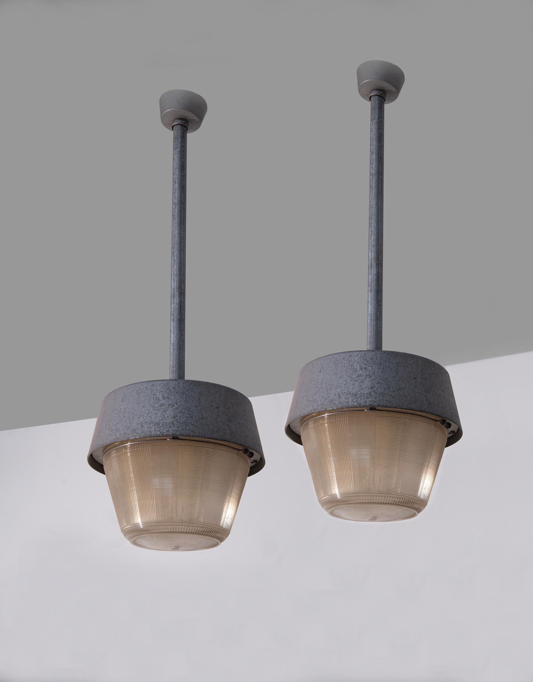 Pareja de lámparas industriales italianas vintage de aluminio Industrial en venta