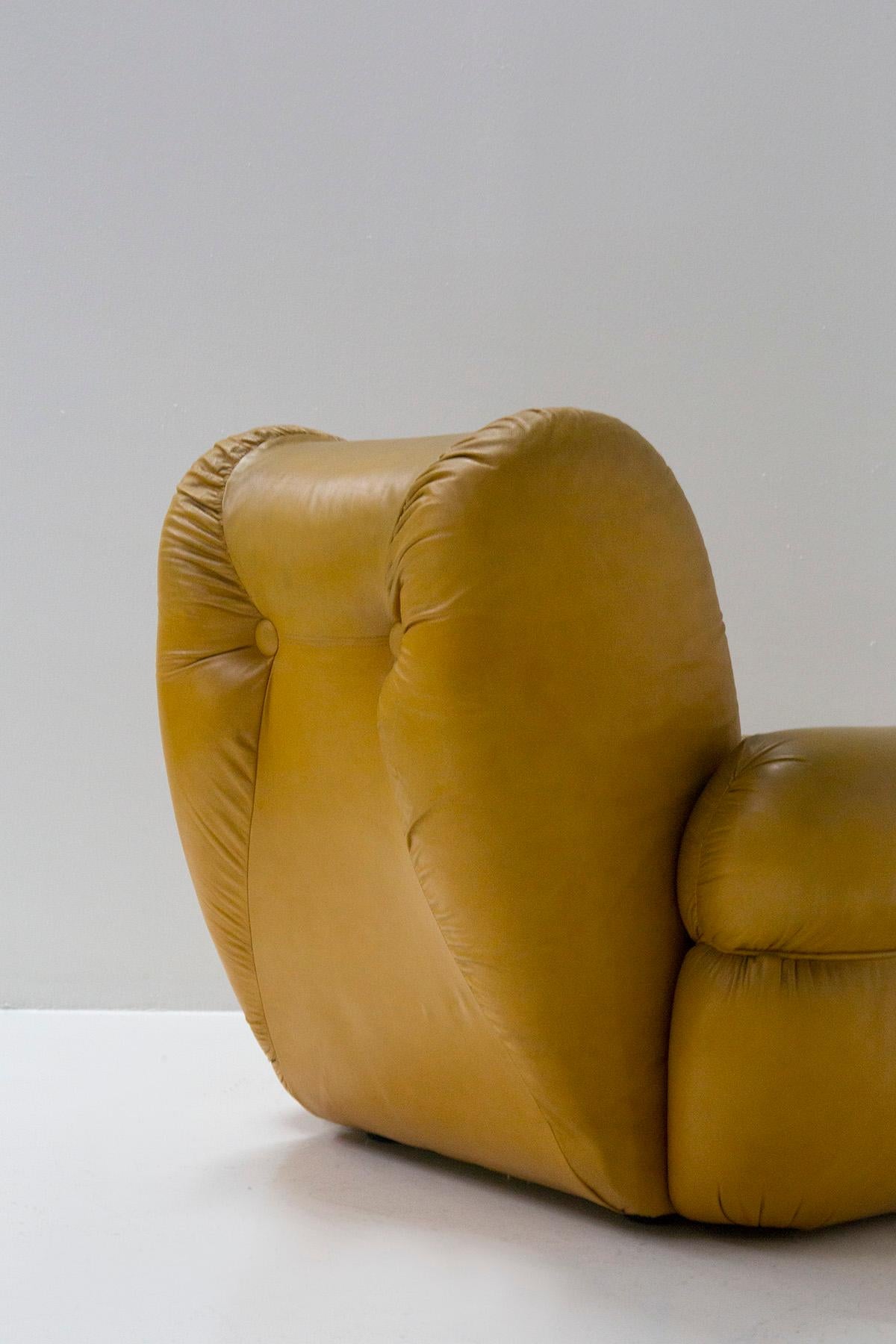 Pair of Italian Vintage Leather Armchairs in Space Age Style of the 70s 1