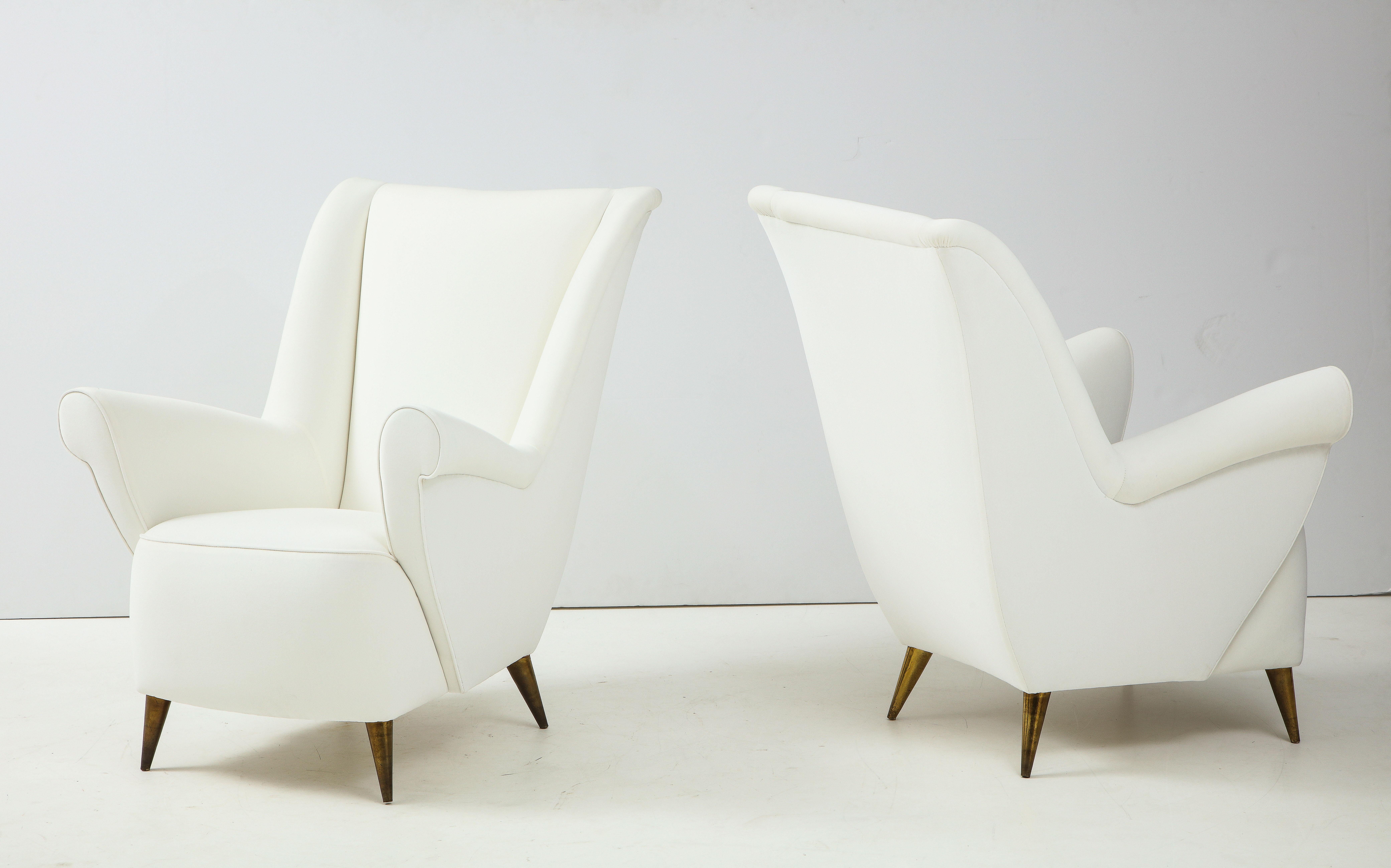 Pair of Italian Vintage Lounge Chairs by Gio Ponti for ISA Bergamo In Good Condition In New York, NY