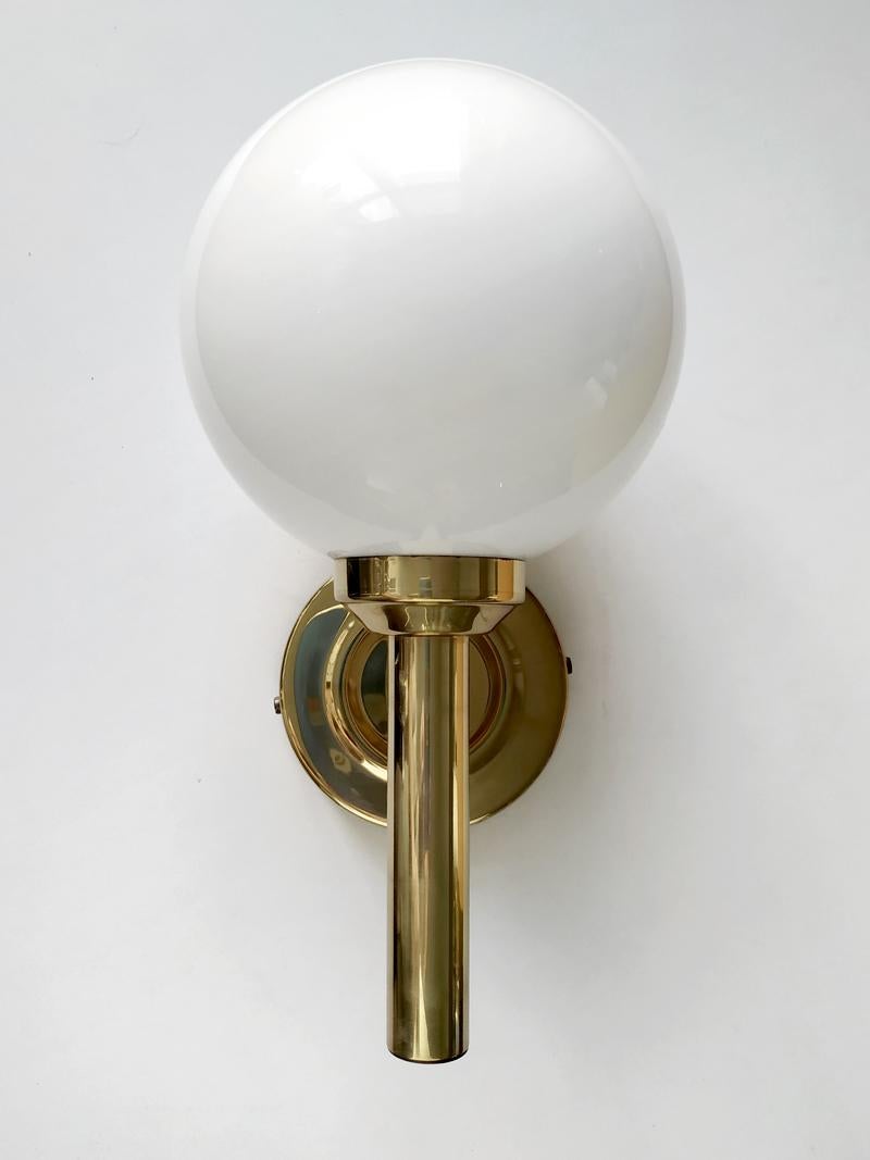 Paar italienische minimalistische Wandleuchten im Vintage-Stil:: 1960er Jahre (Moderne der Mitte des Jahrhunderts) im Angebot
