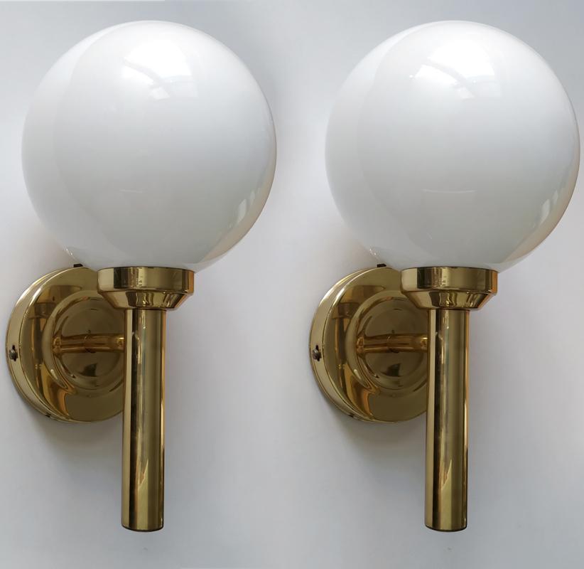 Pair of Italian Vintage Minimalist Wall Lights Sconces, 1960s In Good Condition For Sale In Berlin, DE