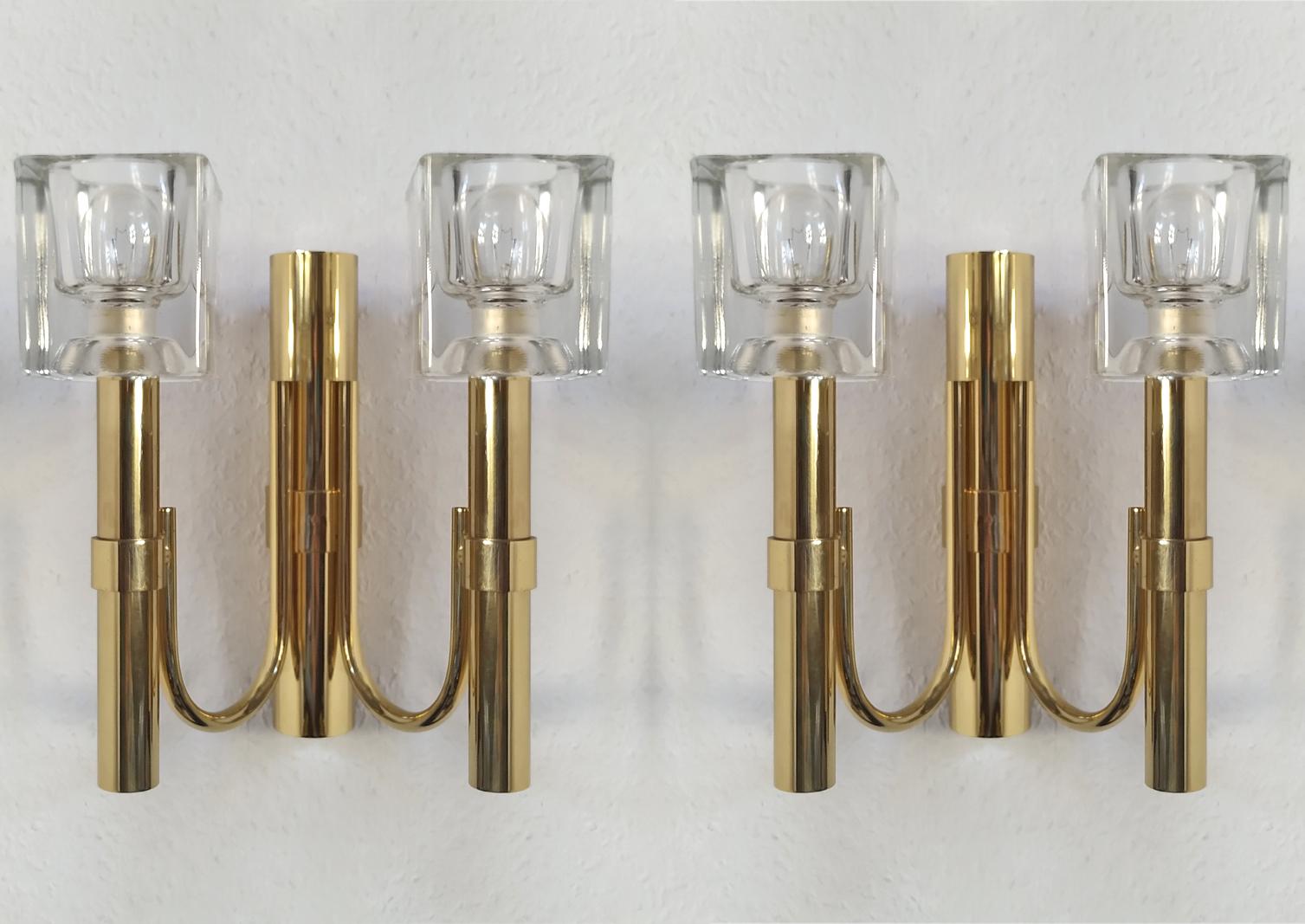 20th Century Pair of Italian Vintage Modernist Brass and Glass Sciolari Wall Lights Sconces For Sale