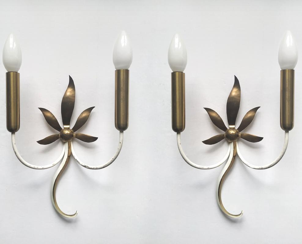 Mid-Century Modern Pair of Italian Vintage Sculptural Brass Sconces Wall Lights 1950s For Sale