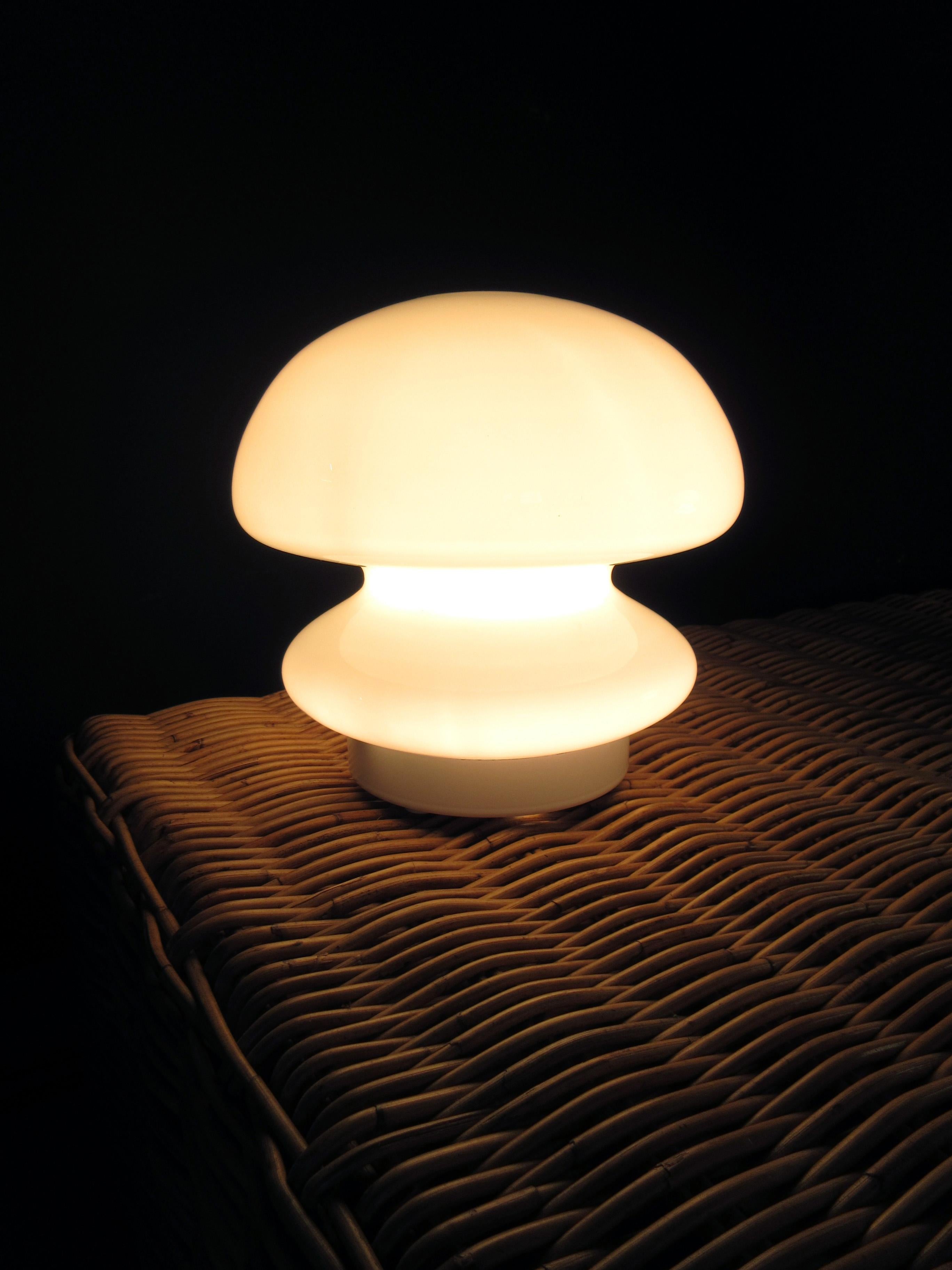 Pair of Italian Vintage Space Age Murano White Glass Table Lamp For Sale 4
