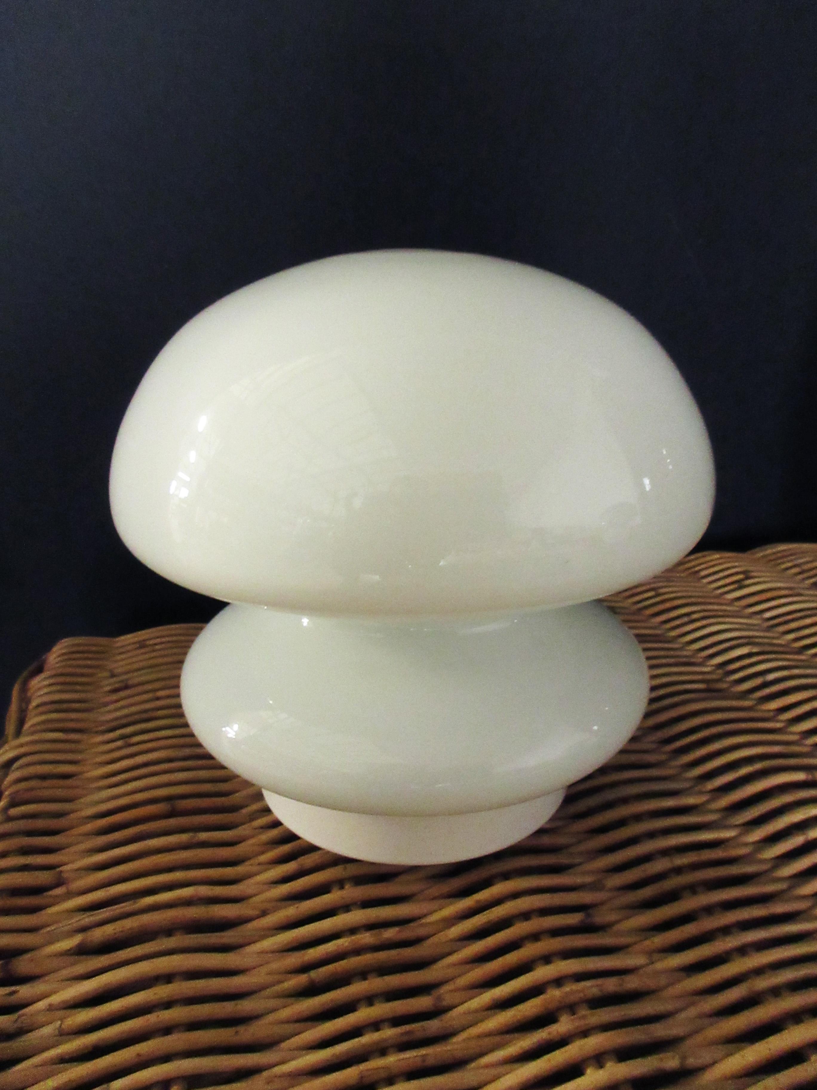 Late 20th Century Pair of Italian Vintage Space Age Murano White Glass Table Lamp For Sale