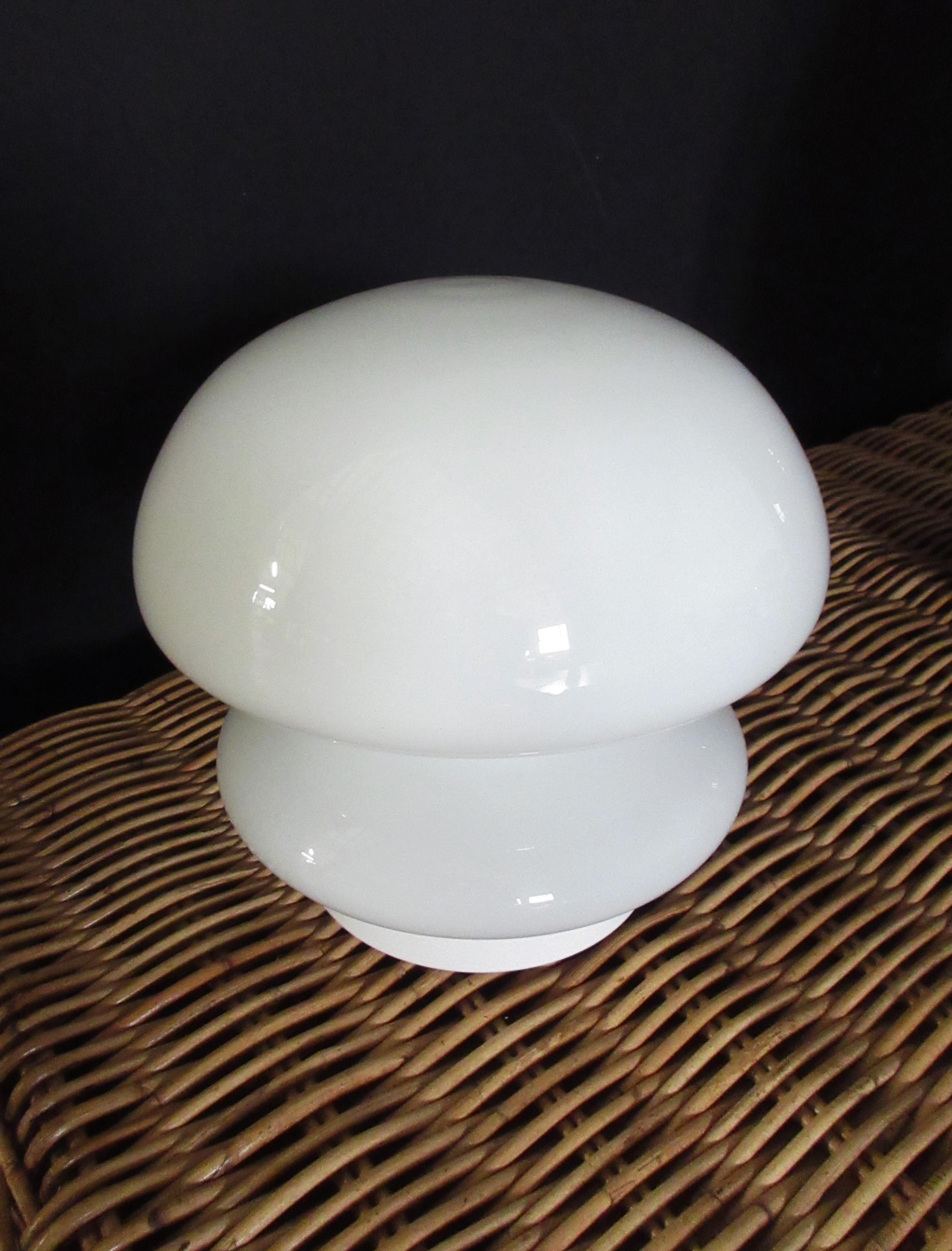 Pair of Italian Vintage Space Age Murano White Glass Table Lamp For Sale 1