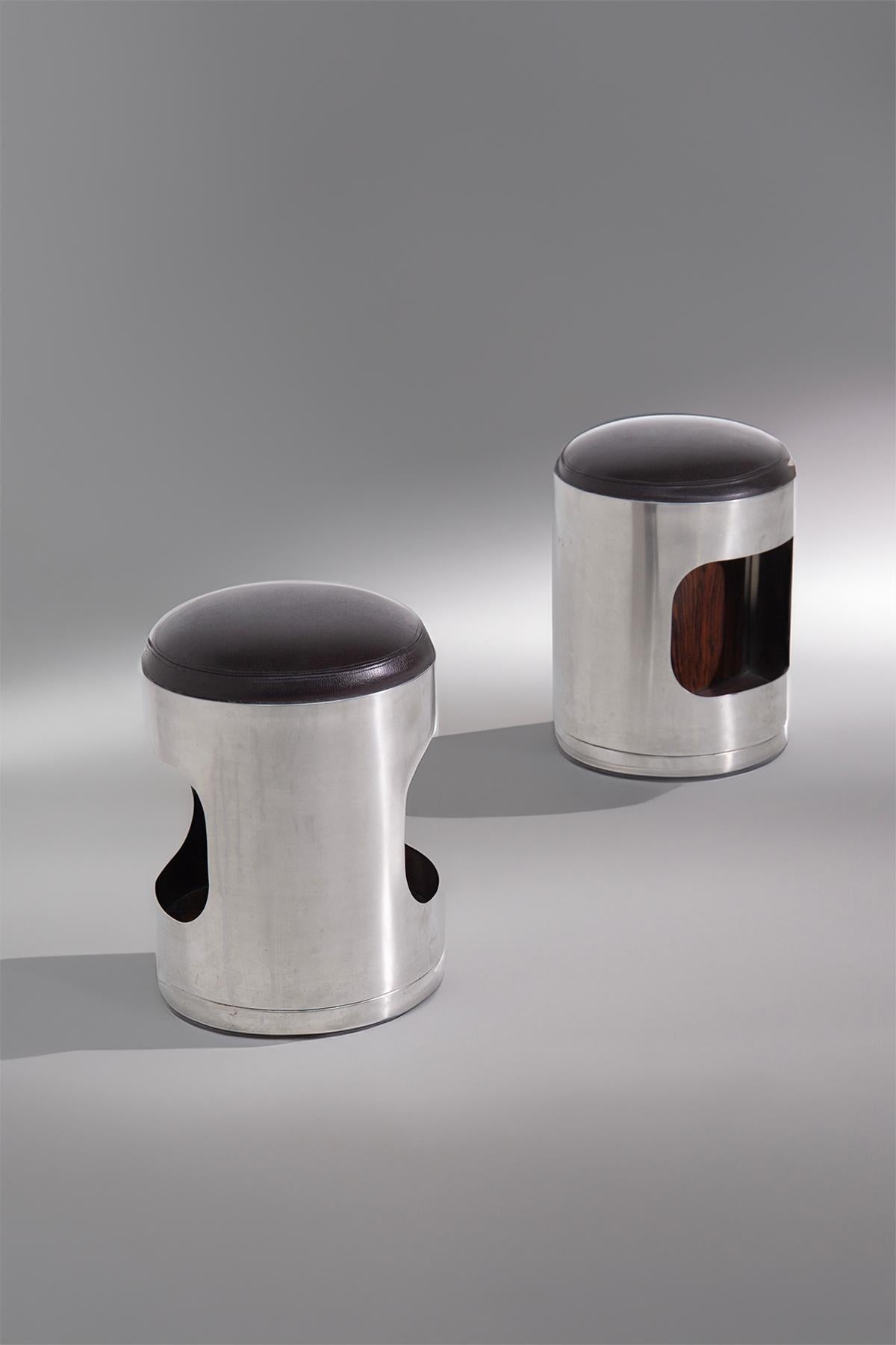 Pair of italian vintage stools Attr. to Vittorio Introini in aluminum For Sale 1