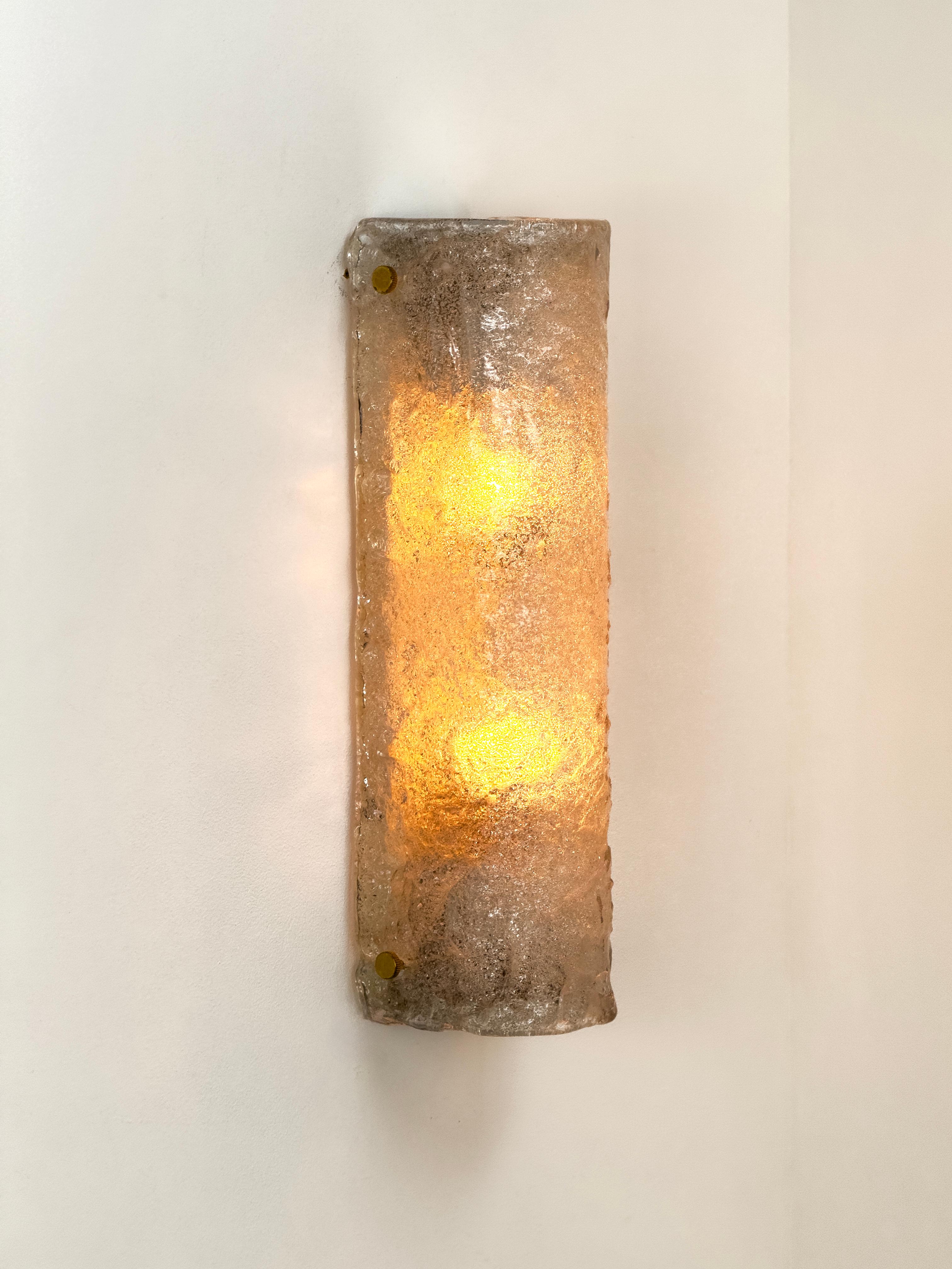 Pareja de Apliques de Pared Vintage Italianos - Vidrio Esmerilado Artesanal, 1960/70 Moderno de mediados de siglo en venta