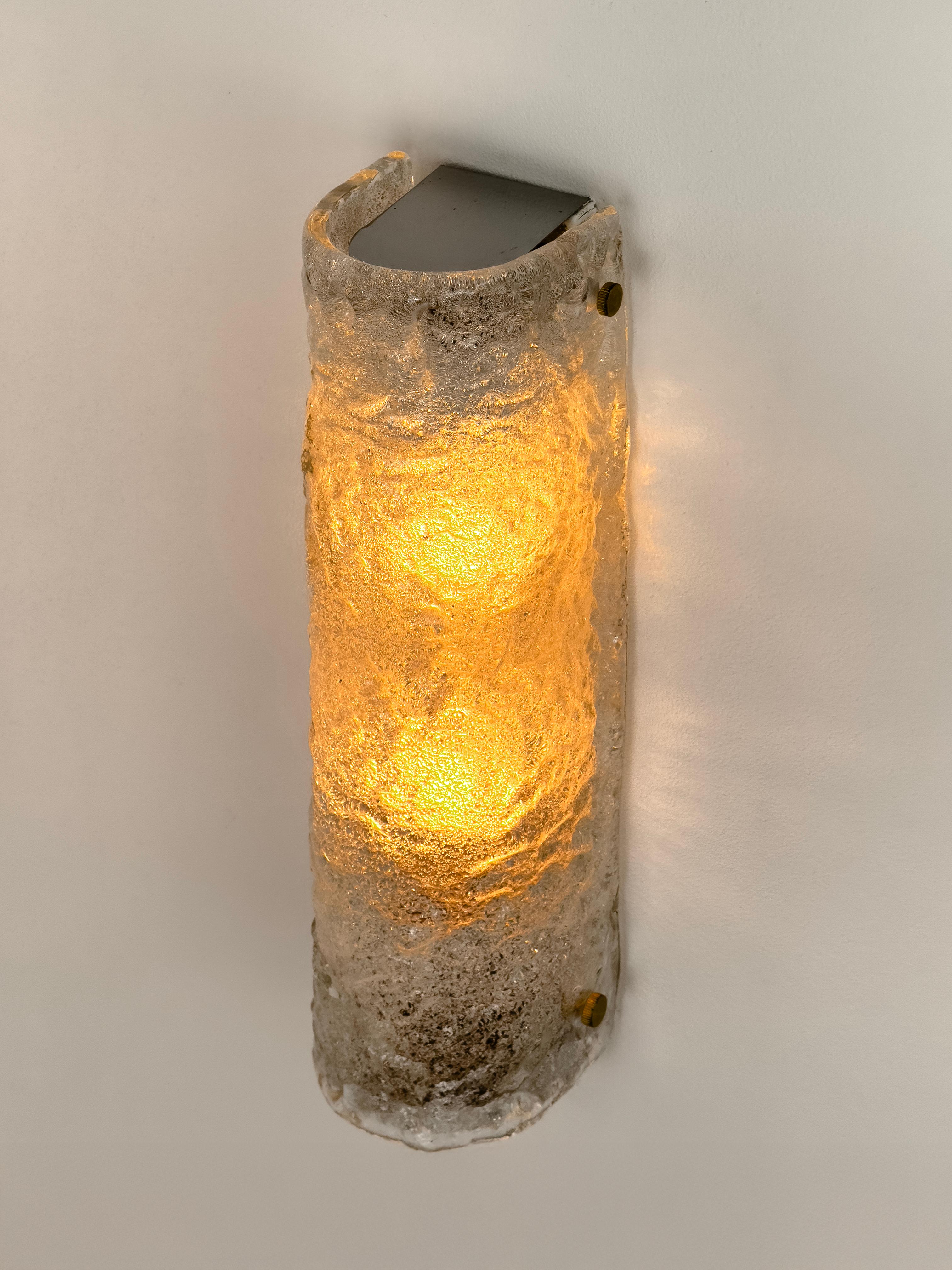 Pareja de Apliques de Pared Vintage Italianos - Vidrio Esmerilado Artesanal, 1960/70 Cristal de Murano en venta