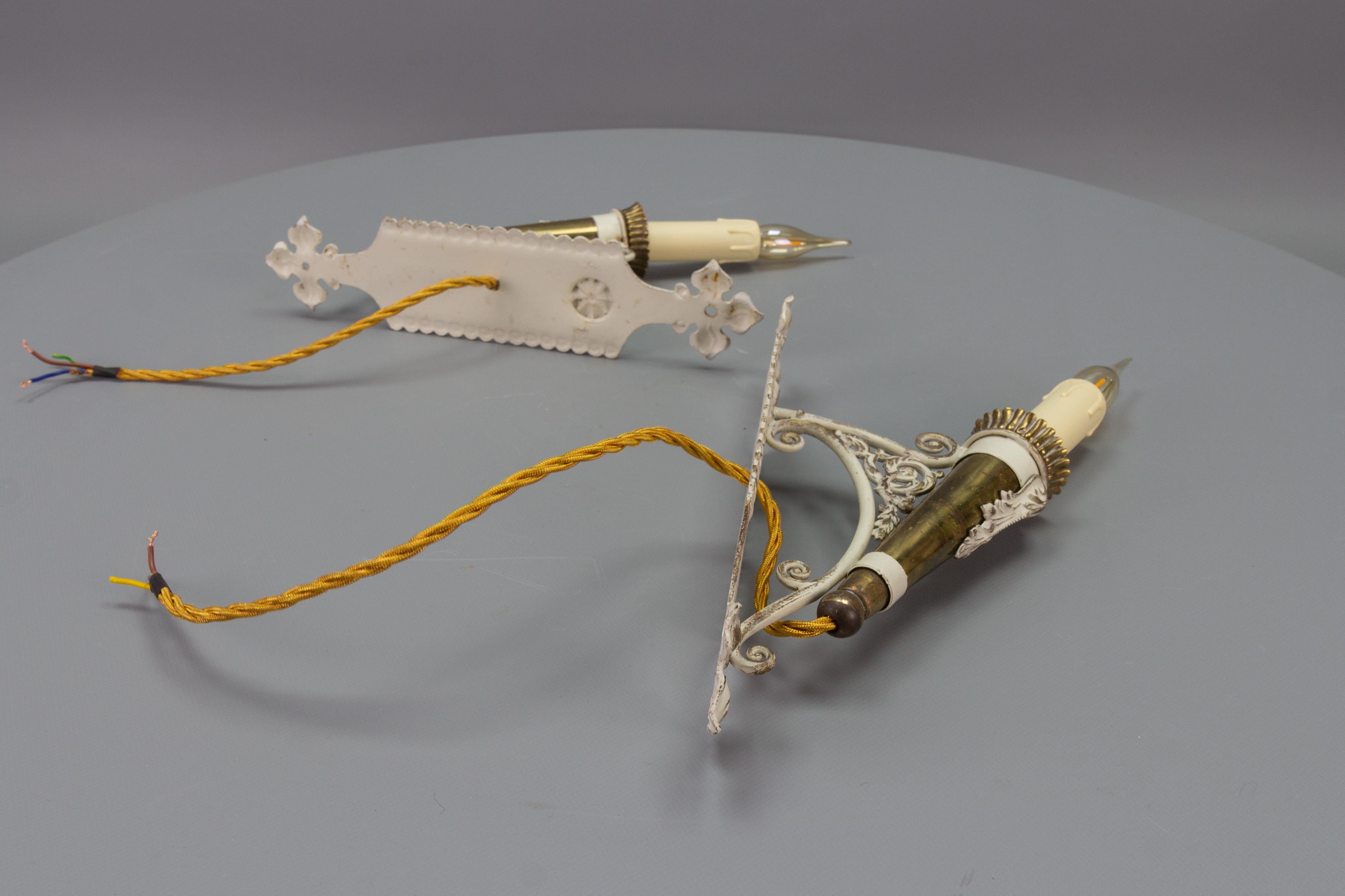 Pair of Italian Vintage White and Golden Metal Torch Shaped Wall Sconces, 1950s For Sale 4
