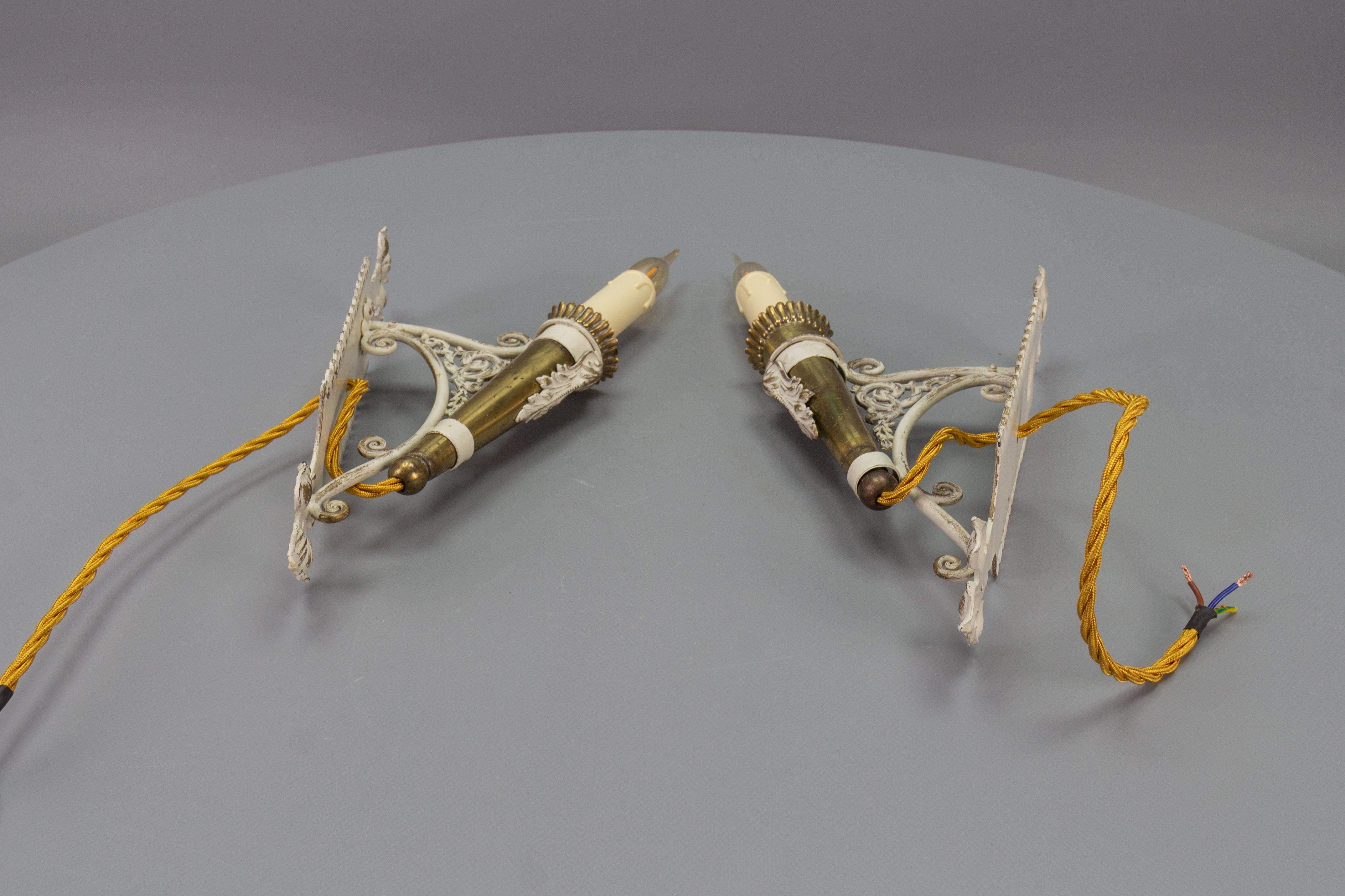 Pair of Italian Vintage White and Golden Metal Torch Shaped Wall Sconces, 1950s For Sale 5