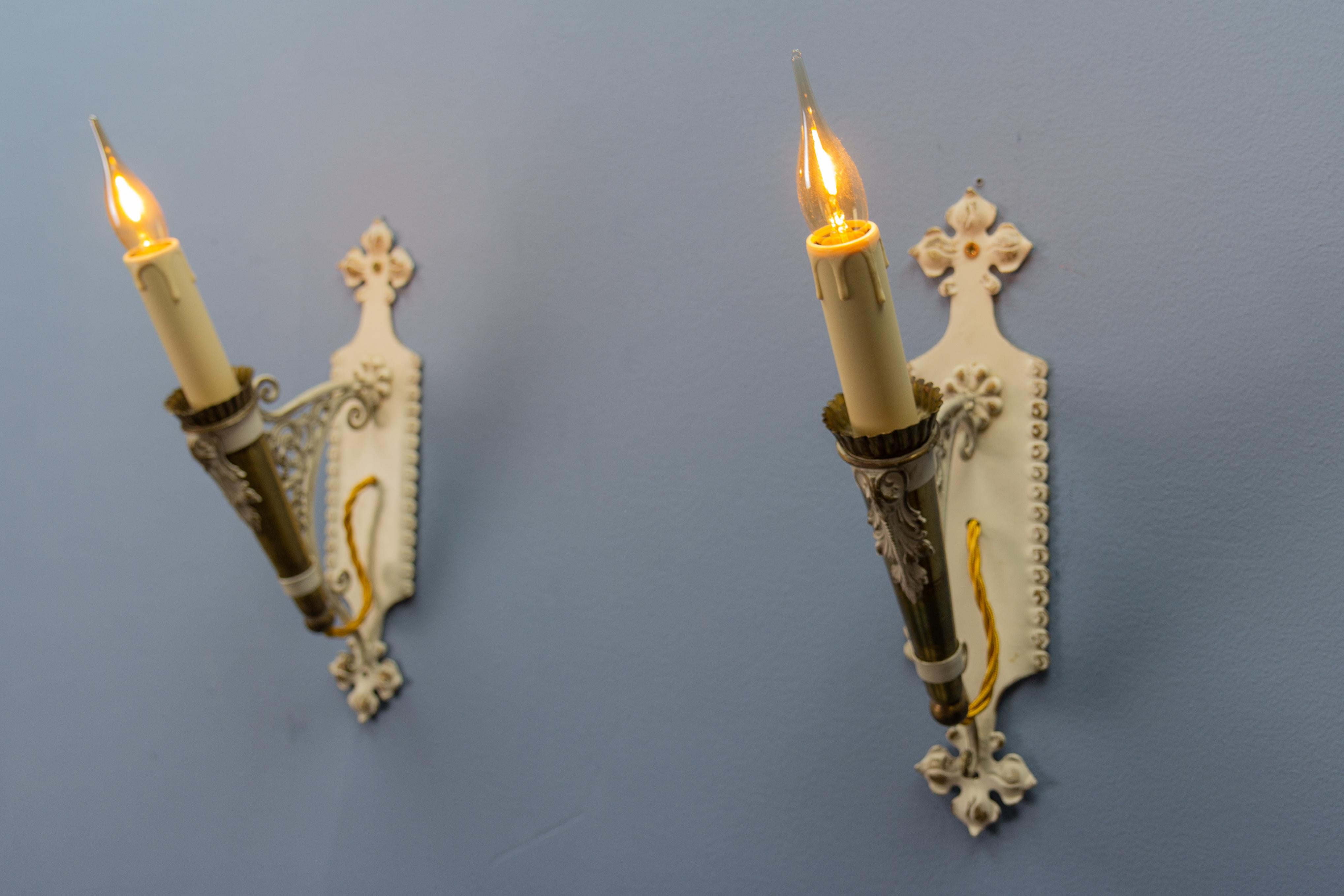 Pair of Italian Vintage White and Golden Metal Torch Shaped Wall Sconces, 1950s For Sale 10