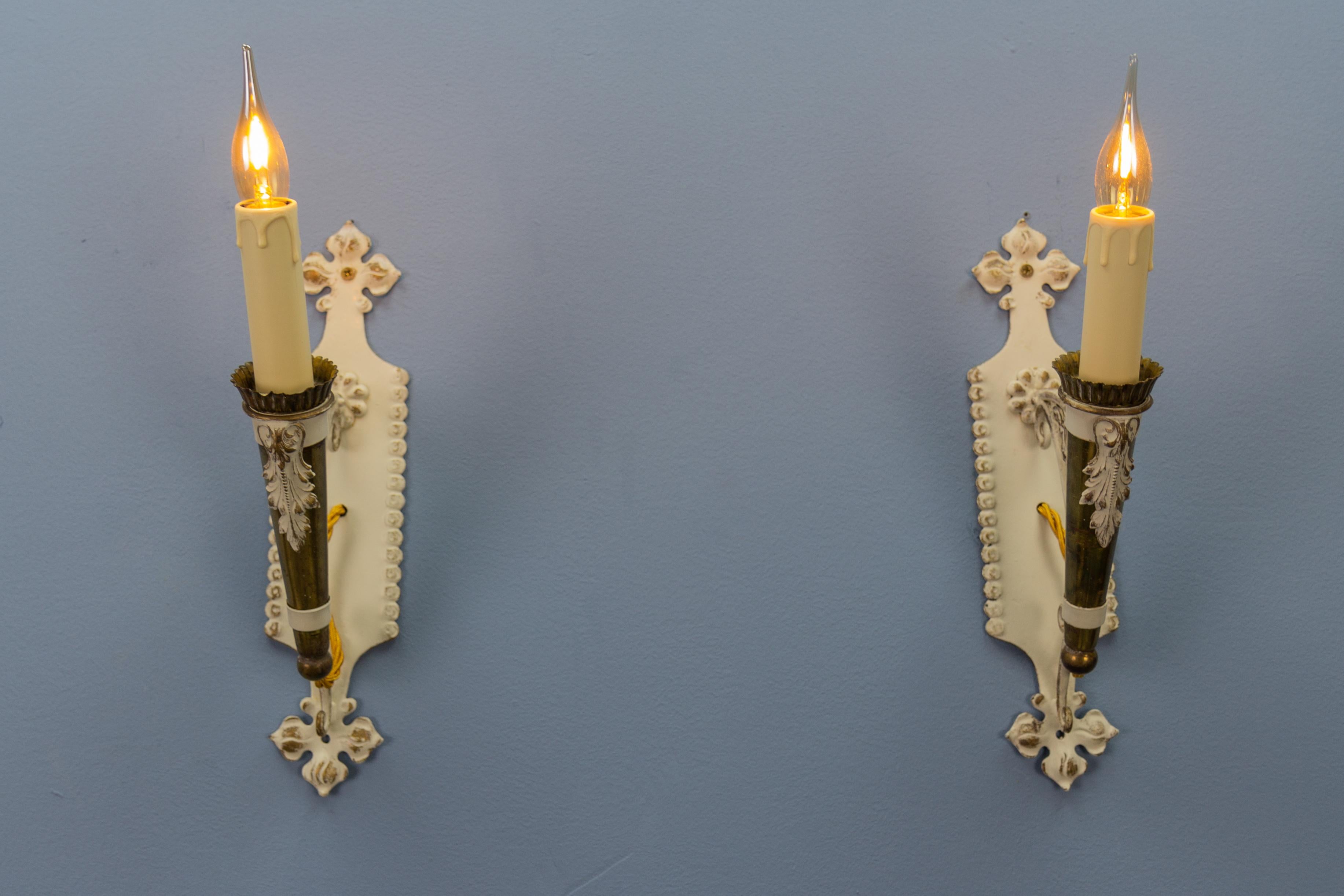 Regency Pair of Italian Vintage White and Golden Metal Torch Shaped Wall Sconces, 1950s For Sale