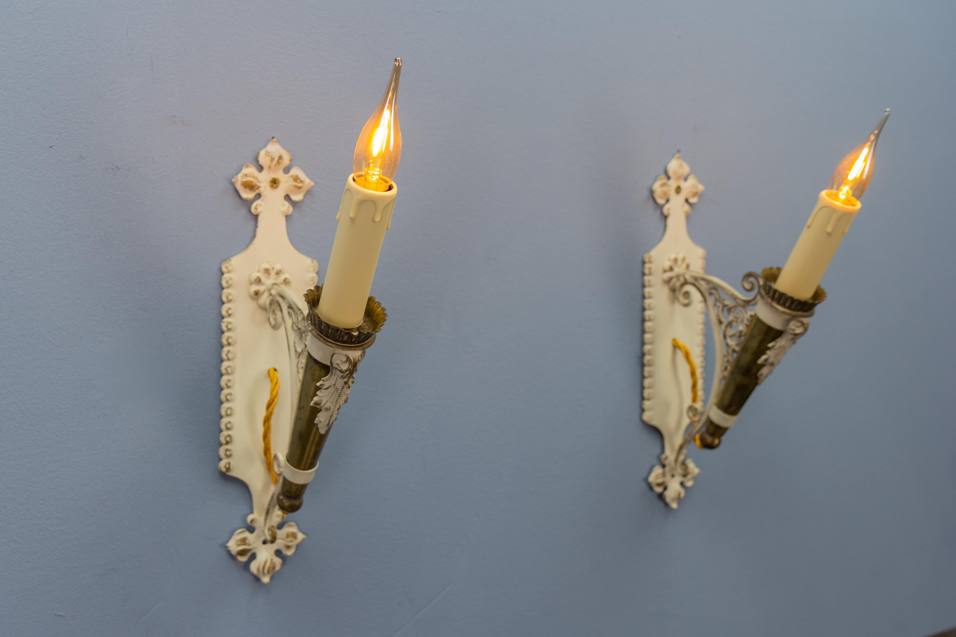 Painted Pair of Italian Vintage White and Golden Metal Torch Shaped Wall Sconces, 1950s For Sale