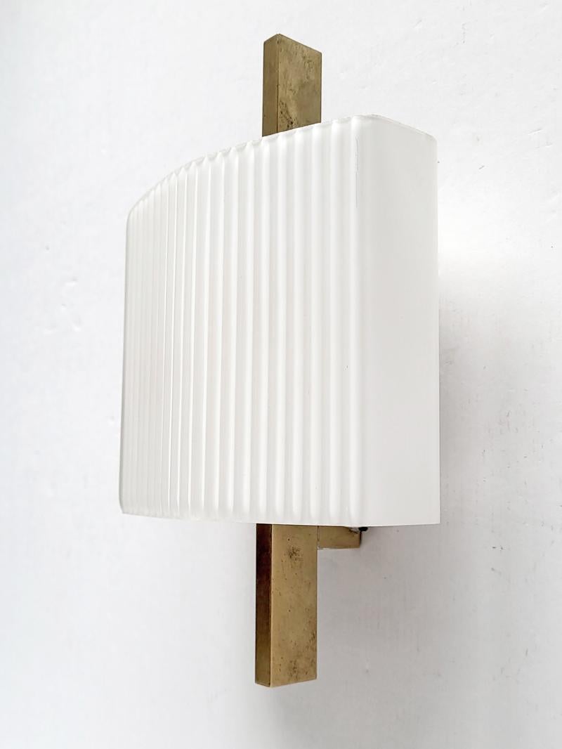 Mid-Century Modern Pair of Italian Vintage White Glass and Brass Stilnovo Wall Lights Sconces 1950s For Sale